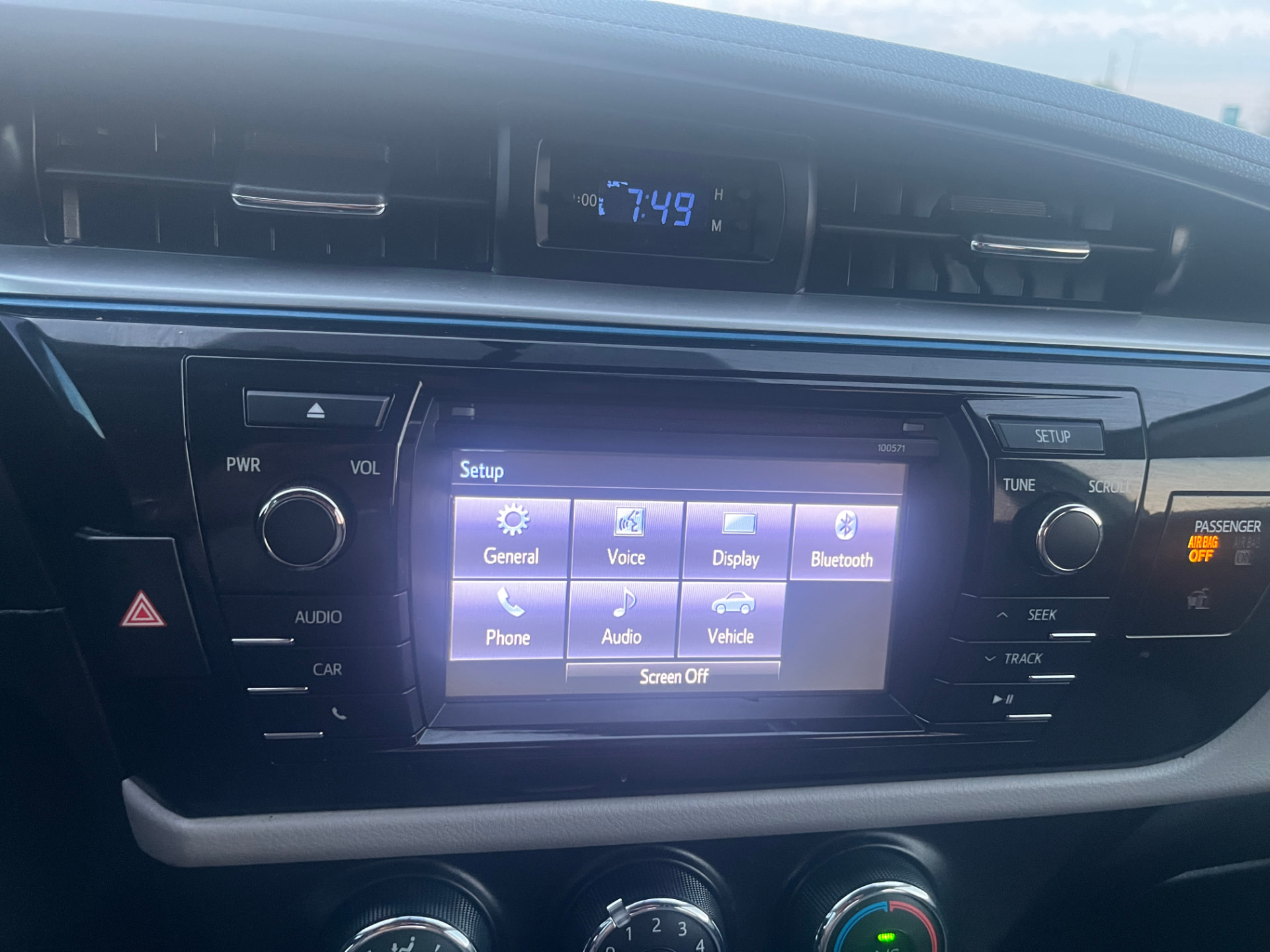 Used 2016 Toyota Corolla LE in White for sale at B&P Auto Sales in Toronto & GTA — photo 13 of 24