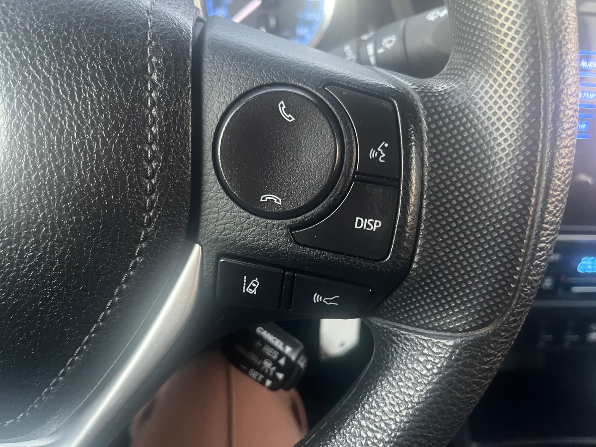 Used 2017 Toyota Corolla LE in Gray for sale at B&P Auto Sales in Toronto & GTA — photo 10 of 23