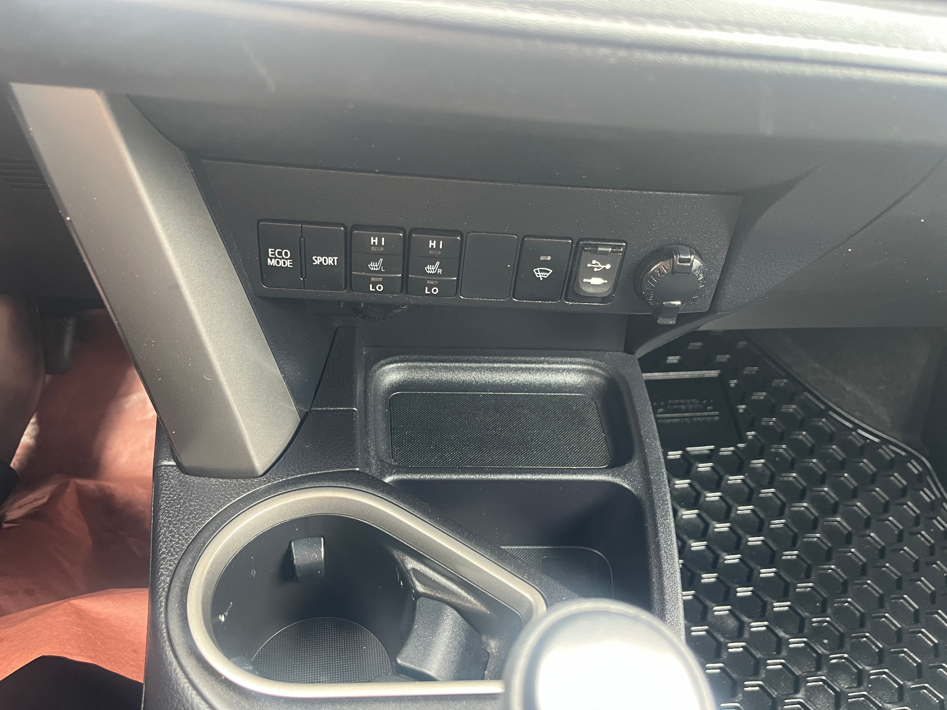 Used 2016 Toyota RAV4 AWD in Black for sale at B&P Auto Sales in Toronto & GTA — photo 15 of 24