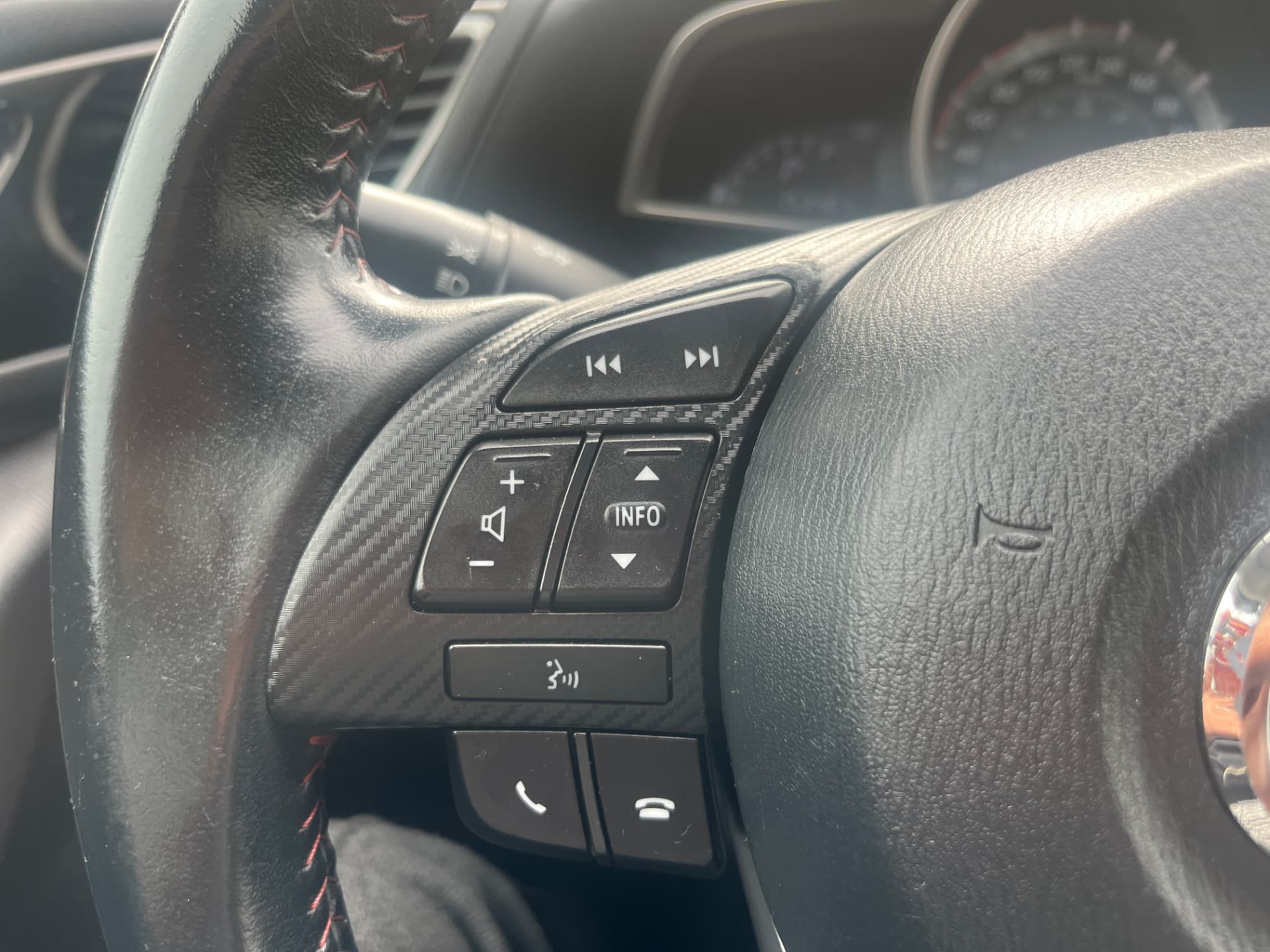 Used 2015 Mazda 3 GS-SKY in White for sale at B&P Auto Sales in Toronto & GTA — photo 13 of 26