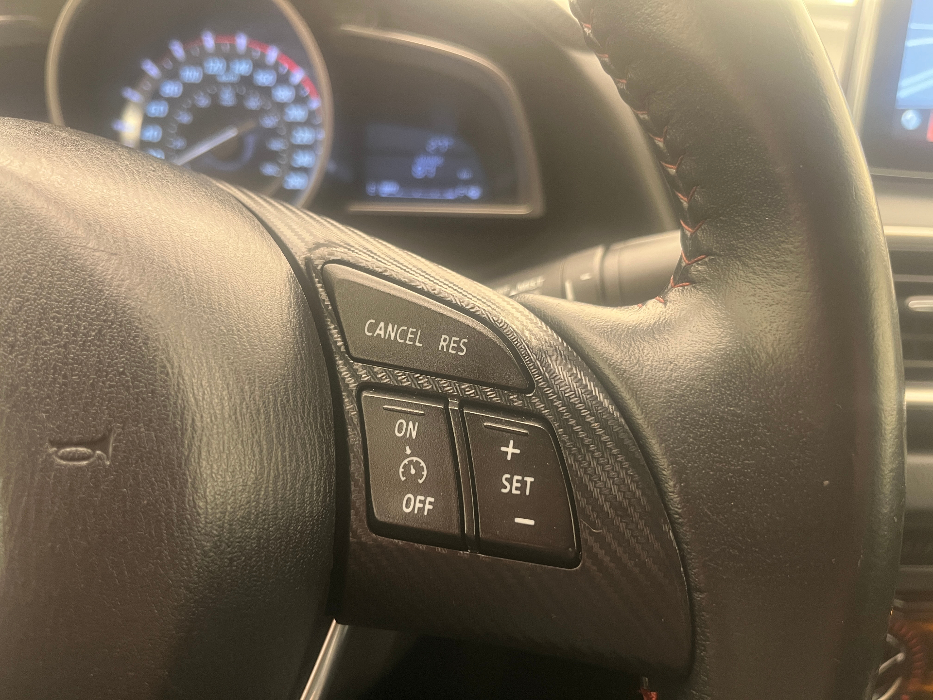 Used 2015 Mazda 3 GS-SKY in White for sale at B&P Auto Sales in Toronto & GTA — photo 11 of 25
