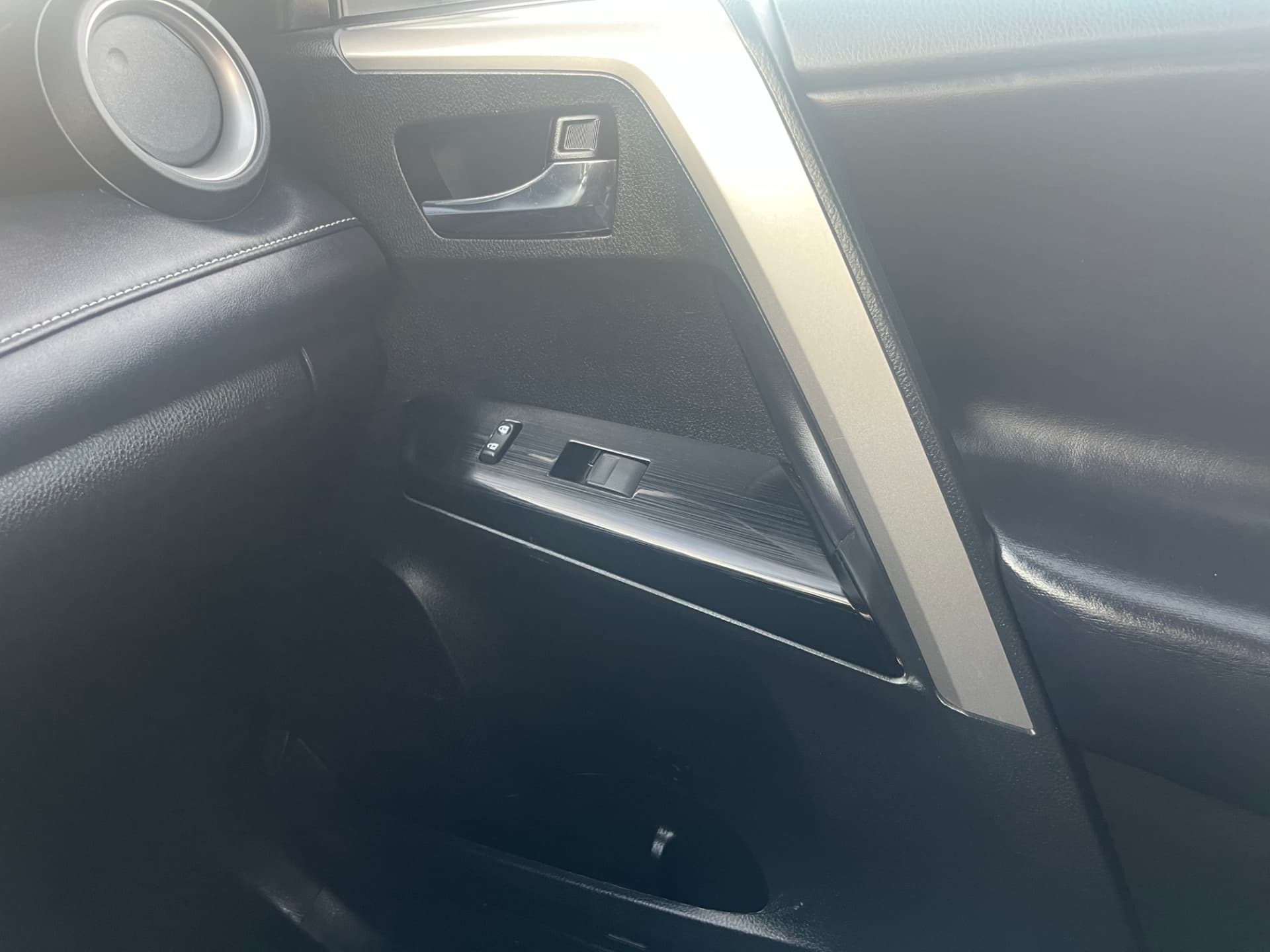 Used 2018 Toyota RAV4 XLE AWD in Gray for sale at B&P Auto Sales in Toronto & GTA — photo 22 of 25