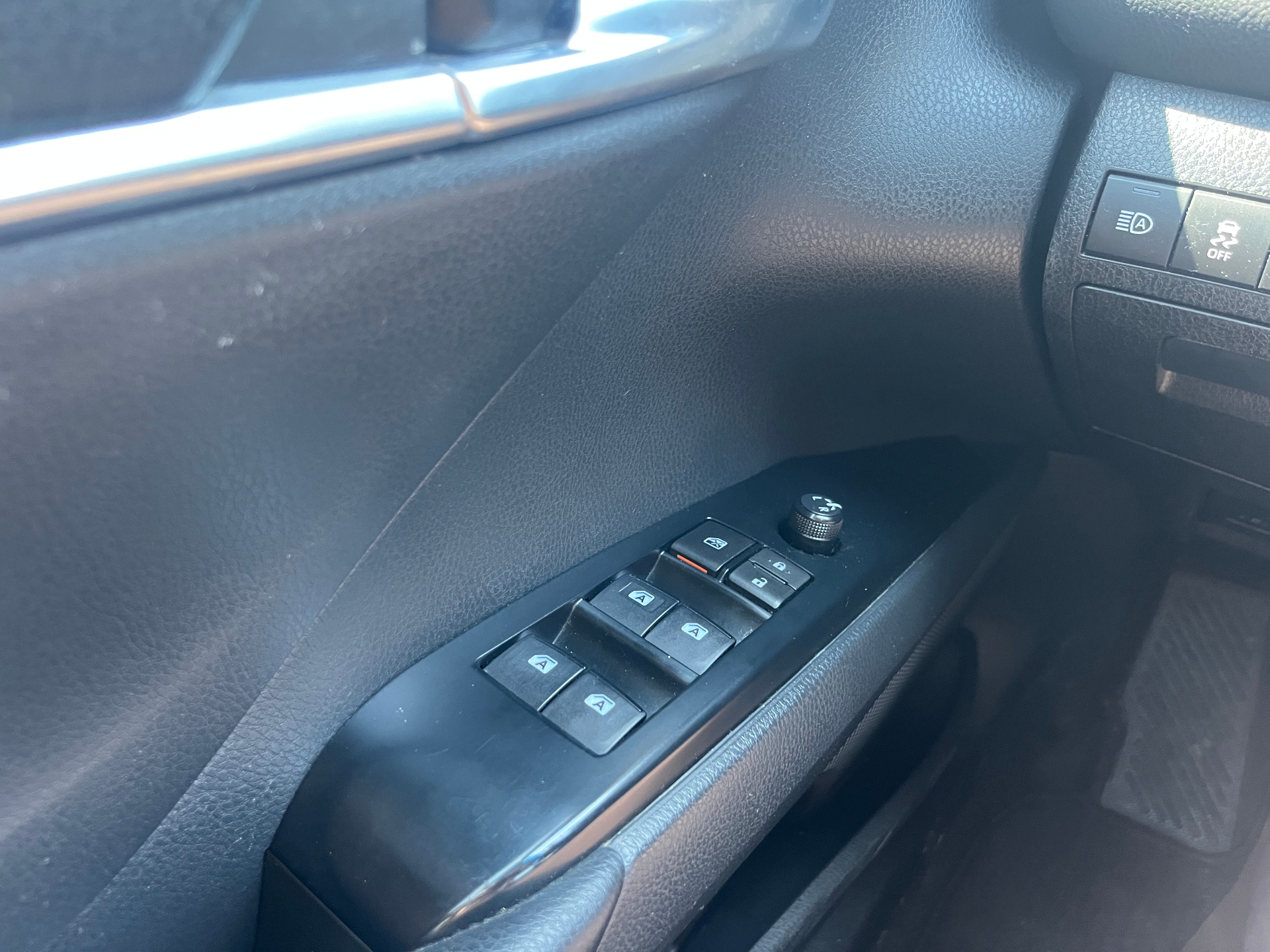 Used 2018 Toyota Camry SE in Gray for sale at B&P Auto Sales in Toronto & GTA — photo 23 of 24