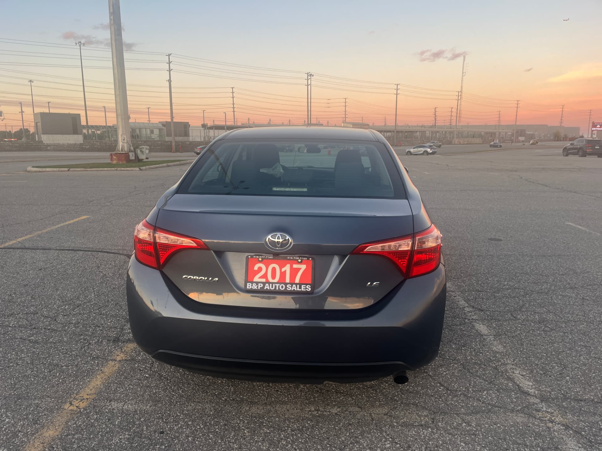 Used 2017 Toyota Corolla LE in Gray for sale at B&P Auto Sales in Toronto & GTA — photo 4 of 23