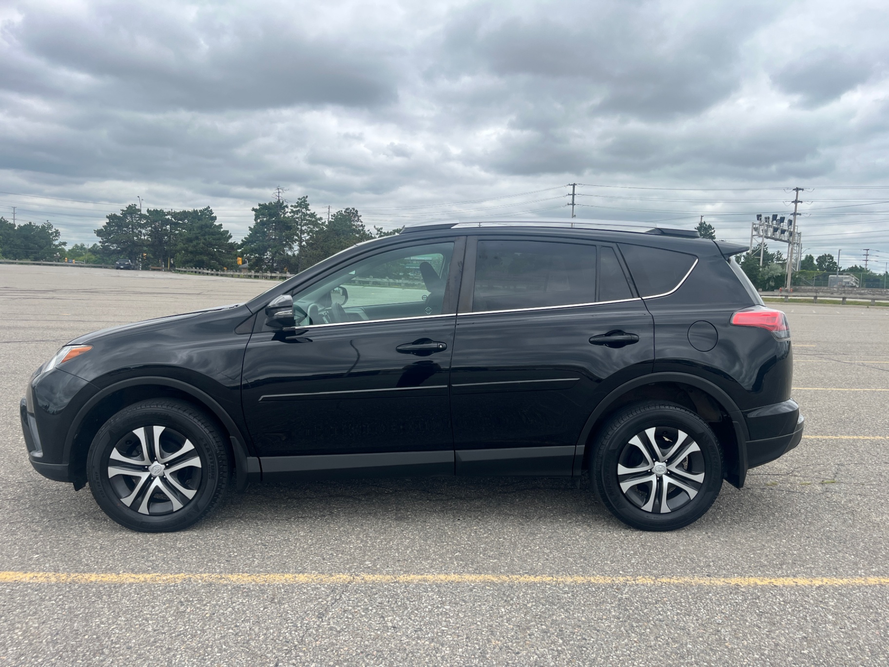 Used 2016 Toyota RAV4 AWD in Black for sale at B&P Auto Sales in Toronto & GTA — photo 4 of 24
