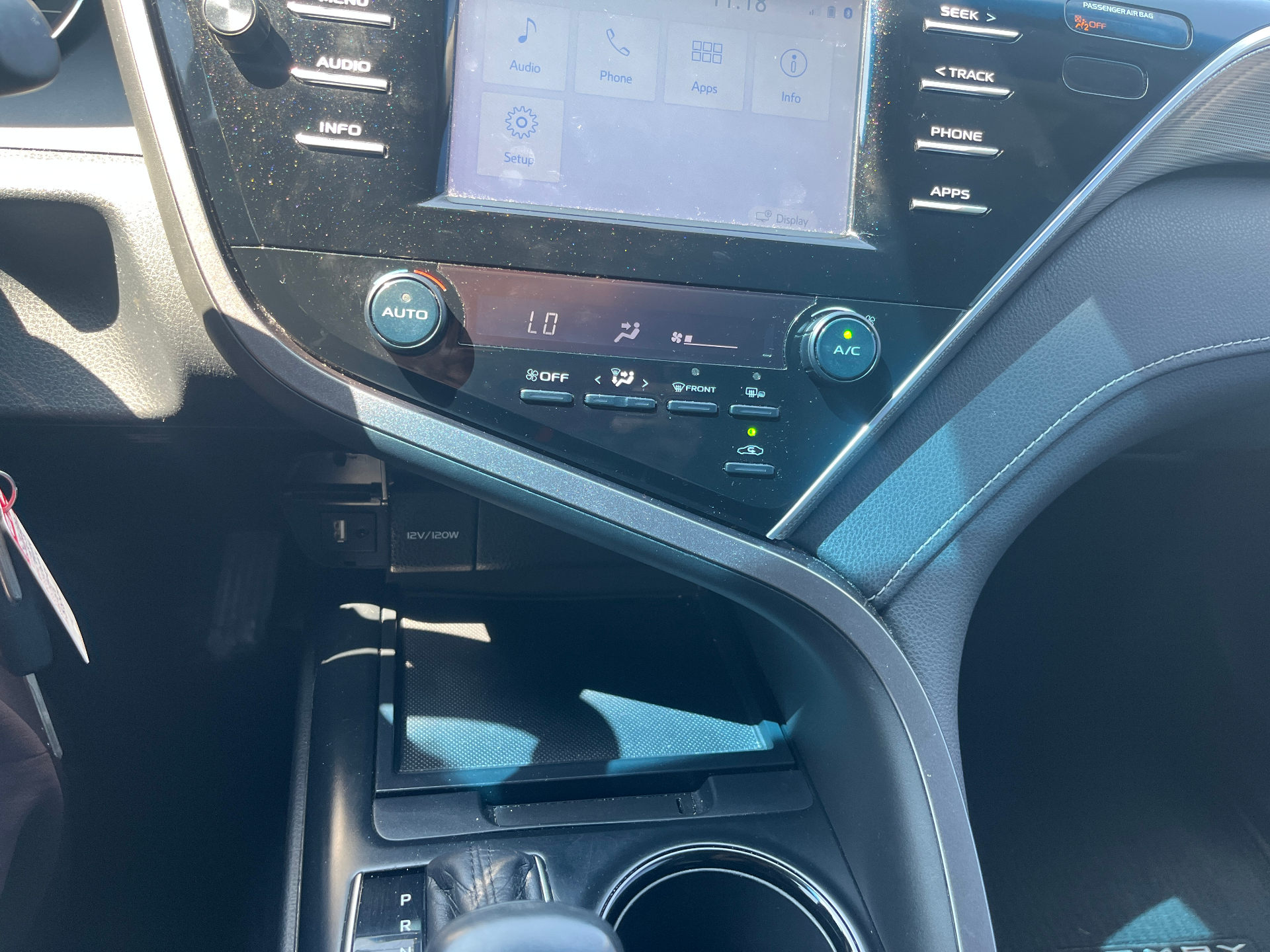 Used 2018 Toyota Camry SE in Gray for sale at B&P Auto Sales in Toronto & GTA — photo 16 of 24
