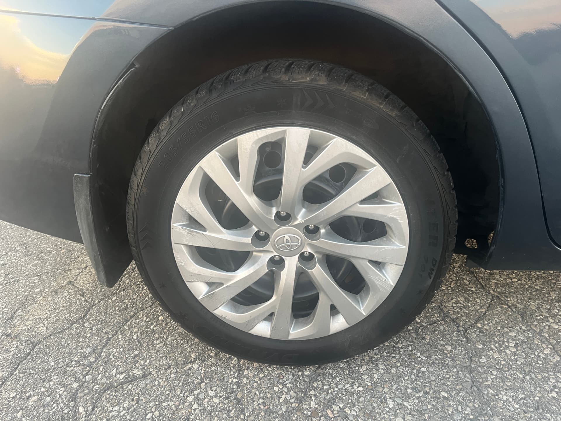 Used 2017 Toyota Corolla LE in Gray for sale at B&P Auto Sales in Toronto & GTA — photo 6 of 23