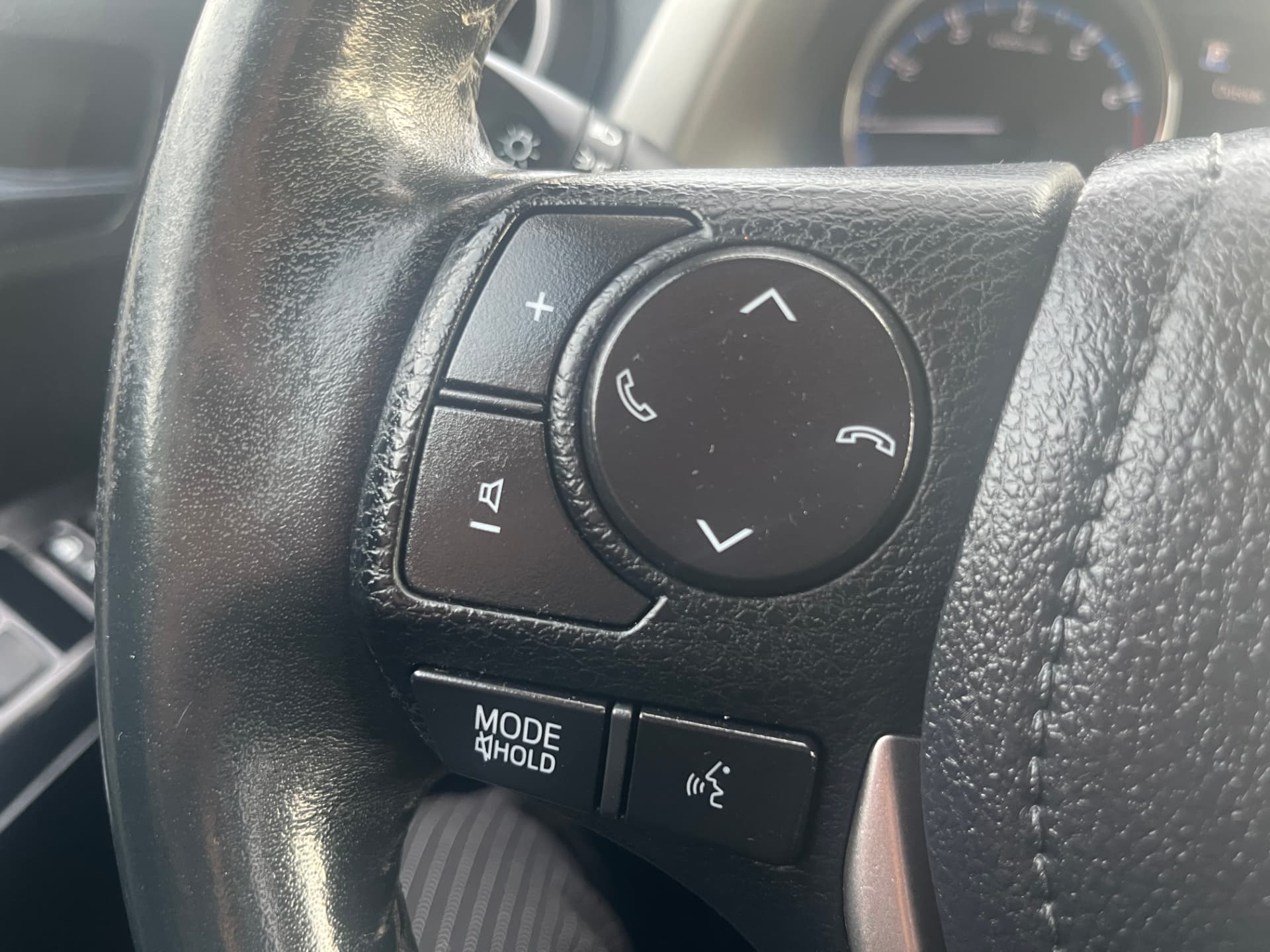 Used 2018 Toyota RAV4 XLE AWD in Gray for sale at B&P Auto Sales in Toronto & GTA — photo 12 of 25
