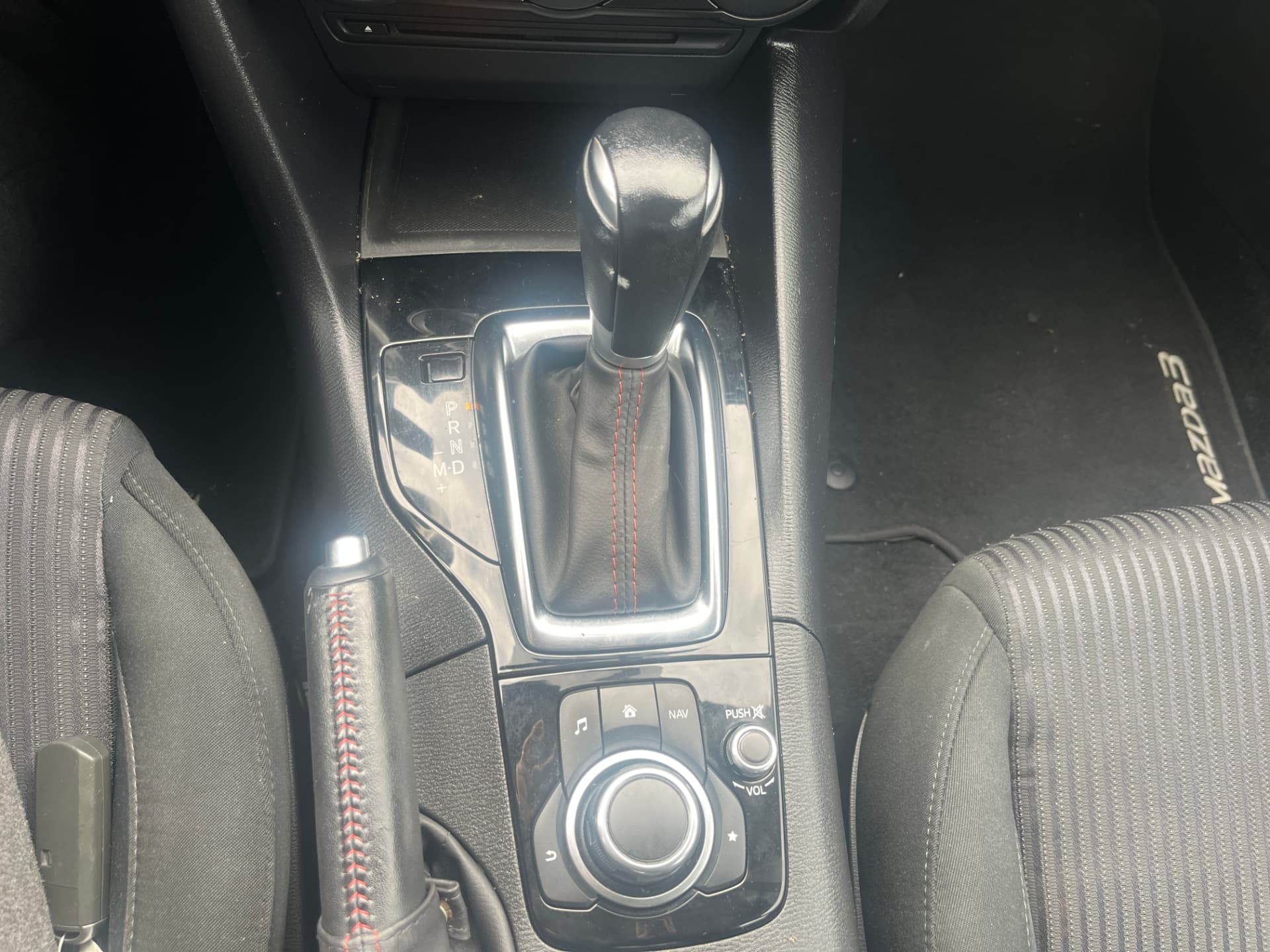 Used 2015 Mazda 3 GS-SKY in White for sale at B&P Auto Sales in Toronto & GTA — photo 18 of 26