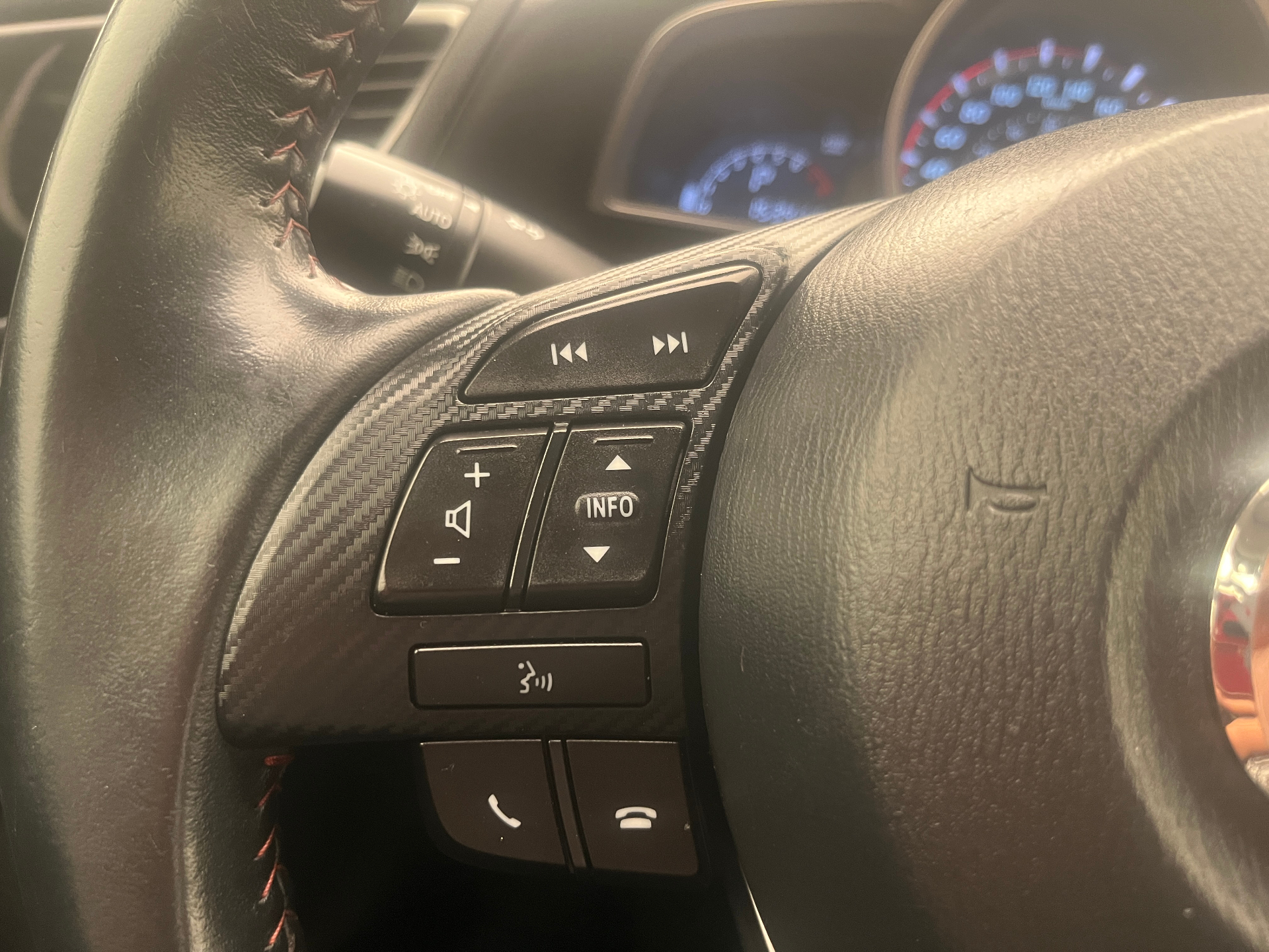 Used 2015 Mazda 3 GS-SKY in White for sale at B&P Auto Sales in Toronto & GTA — photo 12 of 25