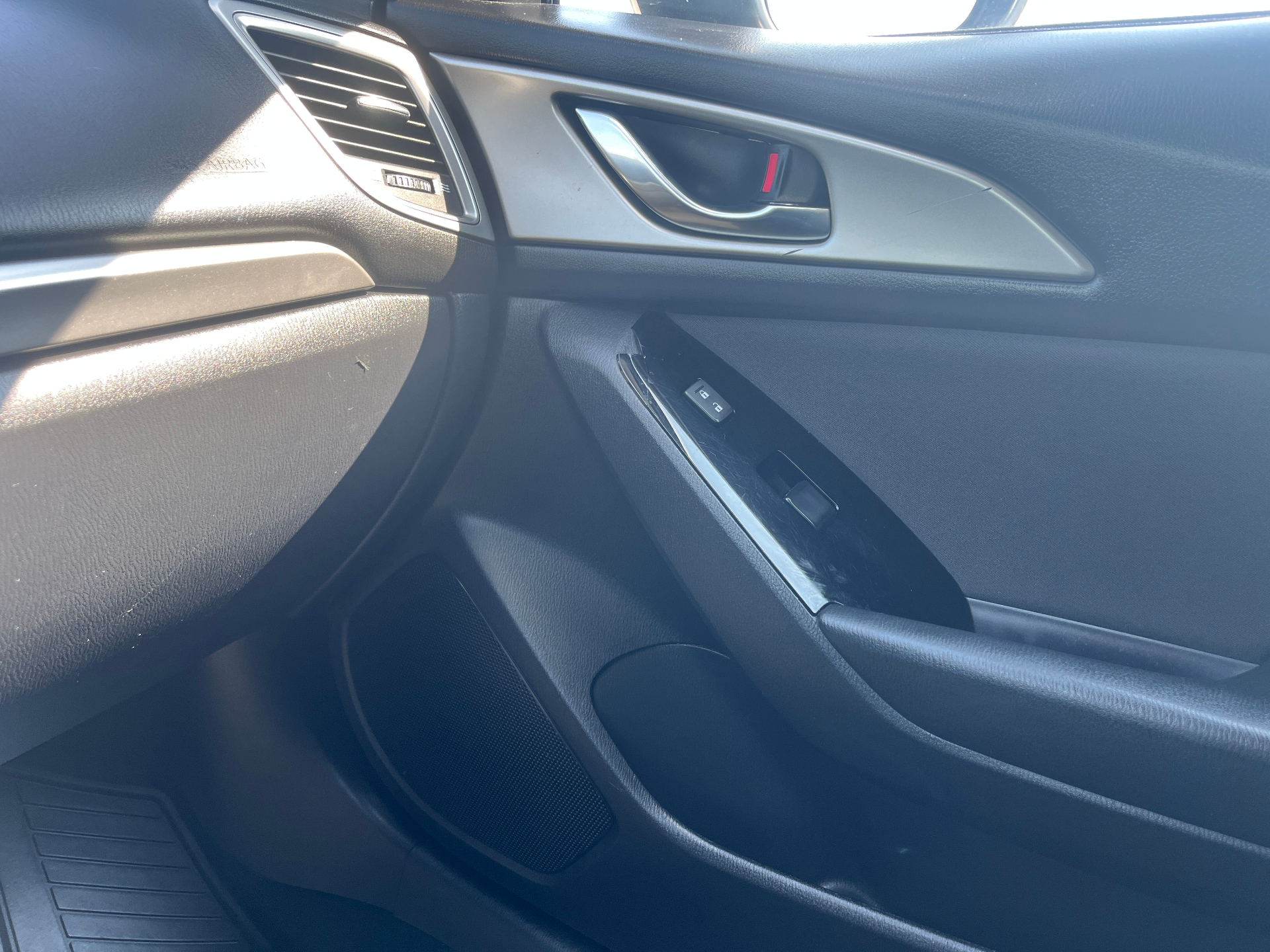 Used 2017 Mazda 3 GS-SKY HB Sport in Black for sale at B&P Auto Sales in Toronto & GTA — photo 24 of 25