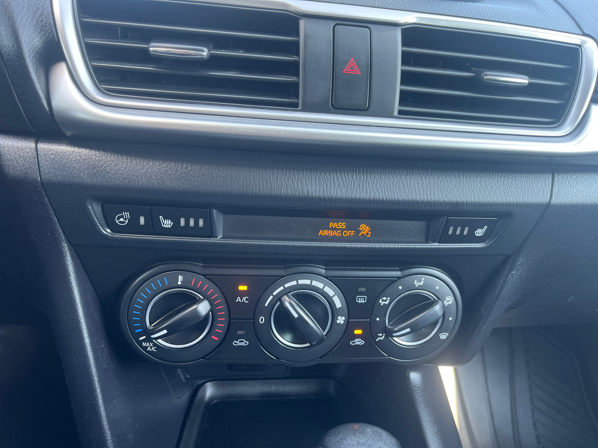Used 2017 Mazda 3 GS-SKY HB Sport in Black for sale at B&P Auto Sales in Toronto & GTA — photo 15 of 25