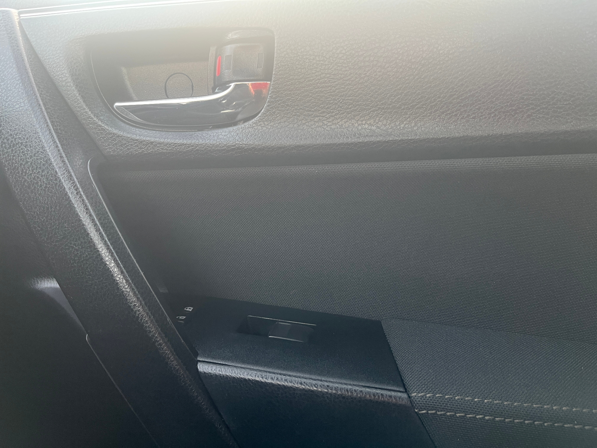 Used 2017 Toyota Corolla LE in Black for sale at B&P Auto Sales in Toronto & GTA — photo 22 of 24