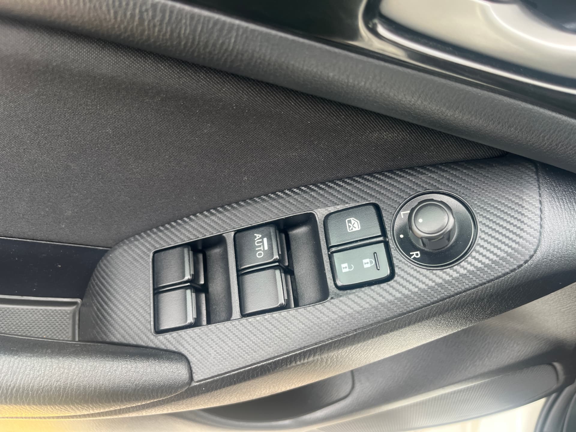 Used 2015 Mazda 3 GS-SKY in White for sale at B&P Auto Sales in Toronto & GTA — photo 24 of 26