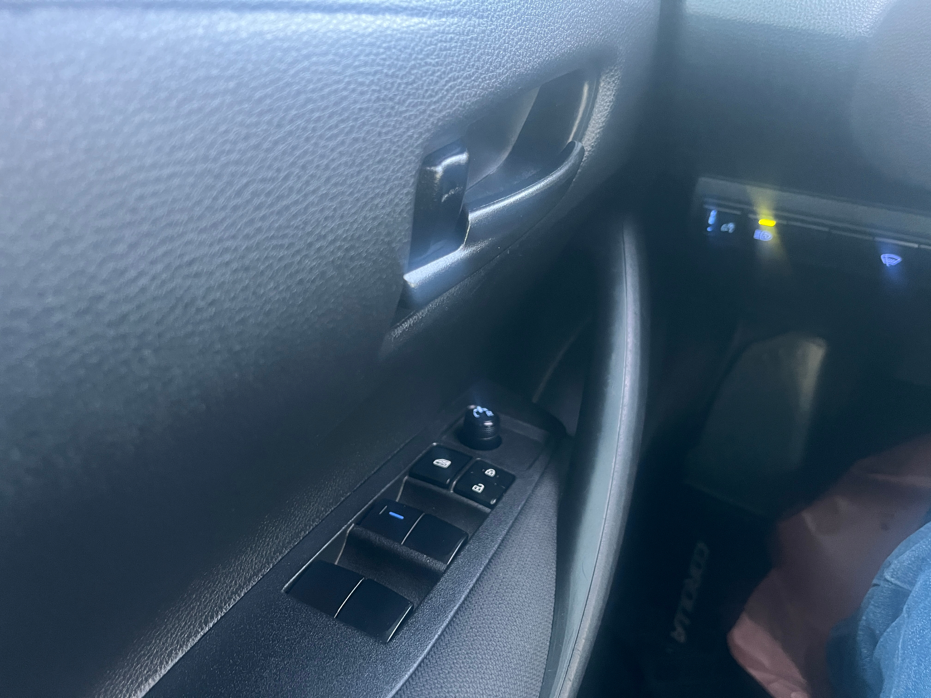 Used 2022 Toyota Corolla LE in Gray for sale at B&P Auto Sales in Toronto & GTA — photo 20 of 23