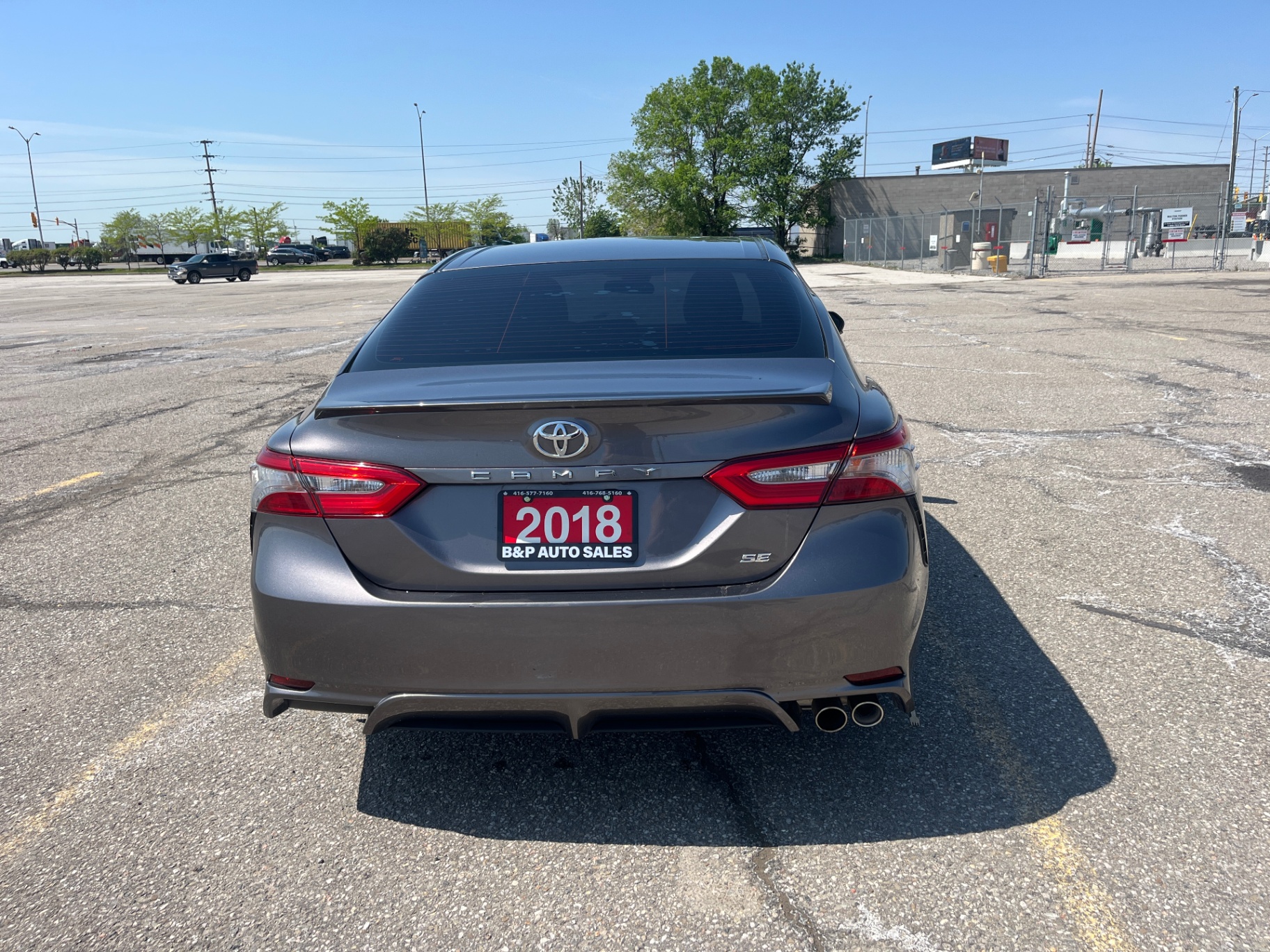 Used 2018 Toyota Camry SE in Gray for sale at B&P Auto Sales in Toronto & GTA — photo 5 of 24