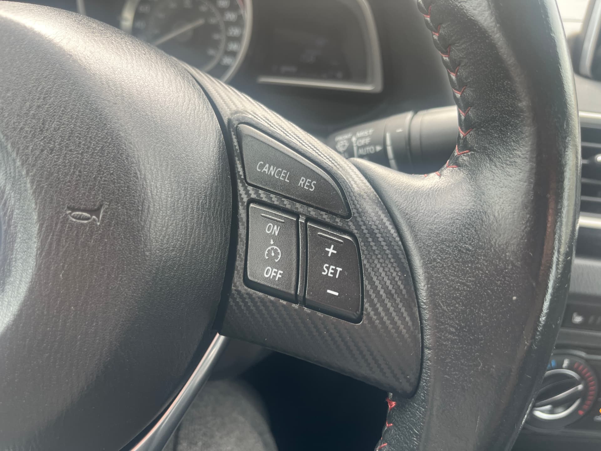 Used 2015 Mazda 3 GS-SKY in White for sale at B&P Auto Sales in Toronto & GTA — photo 12 of 26