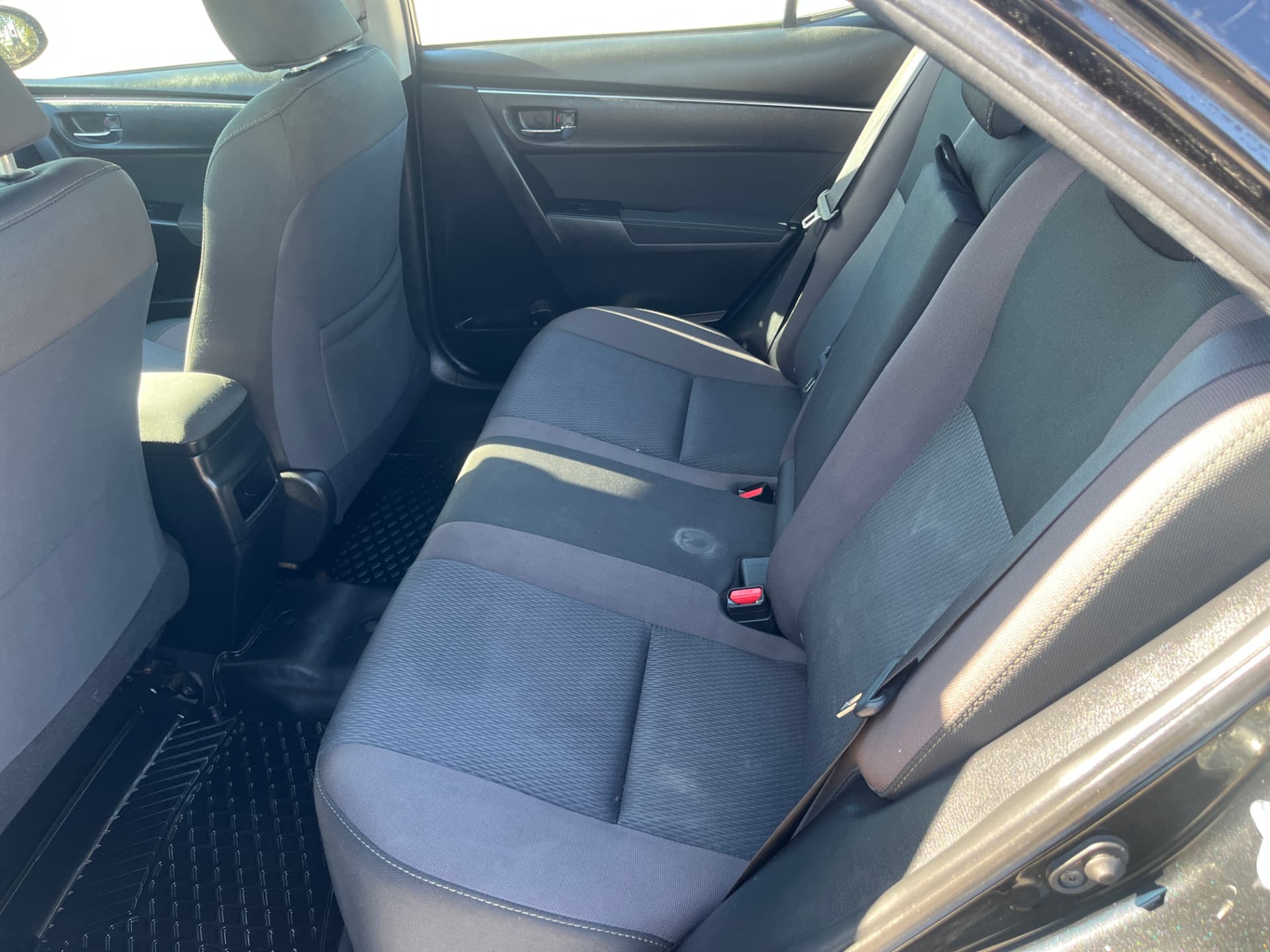 Used 2018 Toyota Corolla LE in Black for sale at B&P Auto Sales in Toronto & GTA — photo 19 of 24