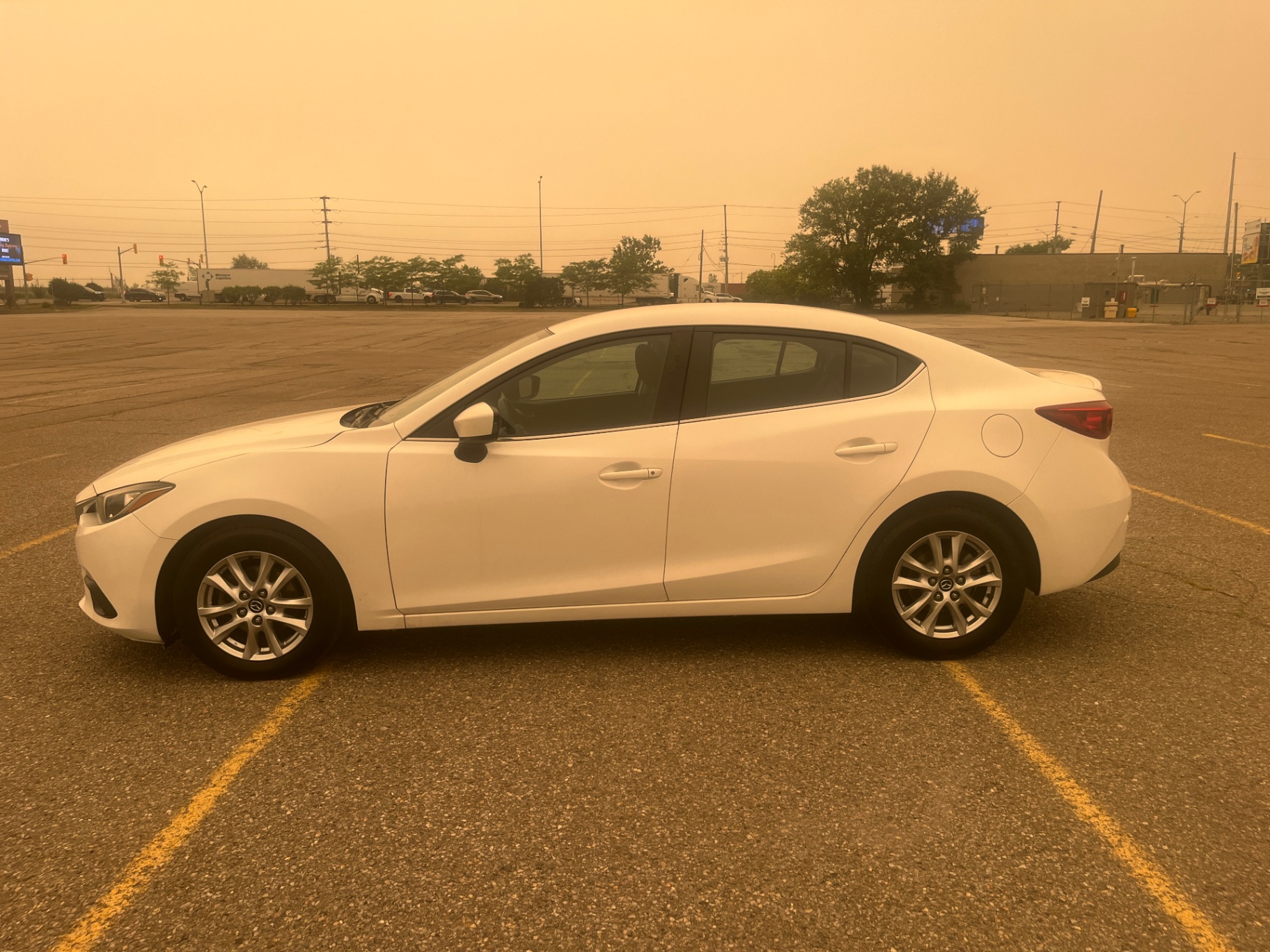 Used 2015 Mazda 3 GS-SKY in White for sale at B&P Auto Sales in Toronto & GTA — photo 4 of 25