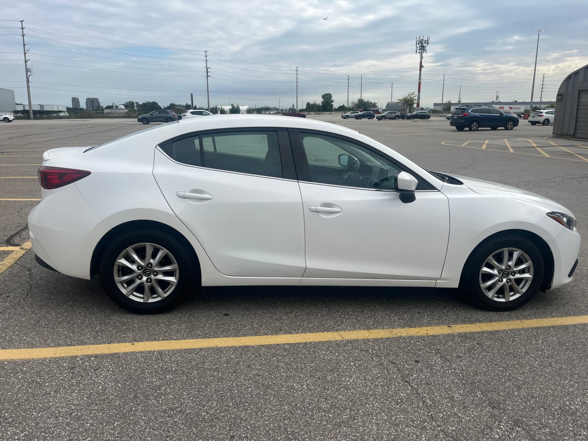 Used 2015 Mazda 3 GS-SKY in White for sale at B&P Auto Sales in Toronto & GTA — photo 6 of 26