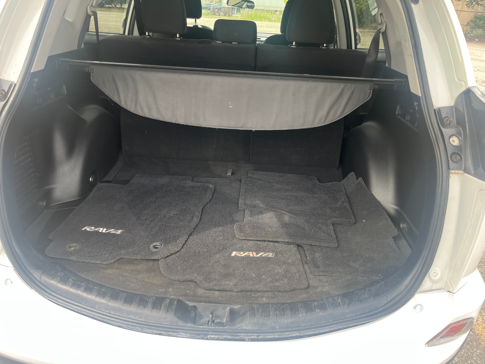 Used 2016 Toyota RAV4 LE in White for sale at B&P Auto Sales in Toronto & GTA — photo 19 of 24