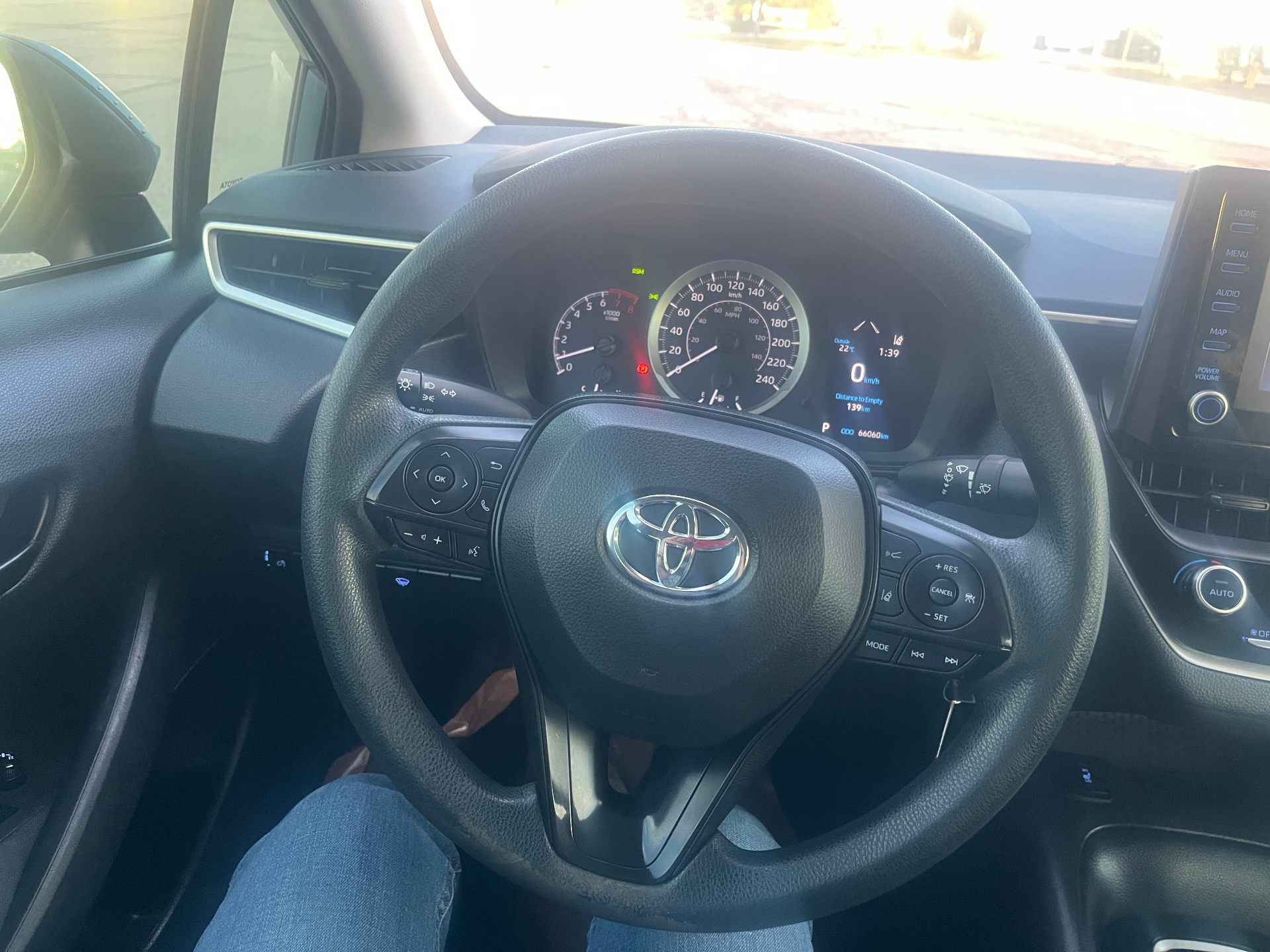 Used 2022 Toyota Corolla LE in Gray for sale at B&P Auto Sales in Toronto & GTA — photo 11 of 23