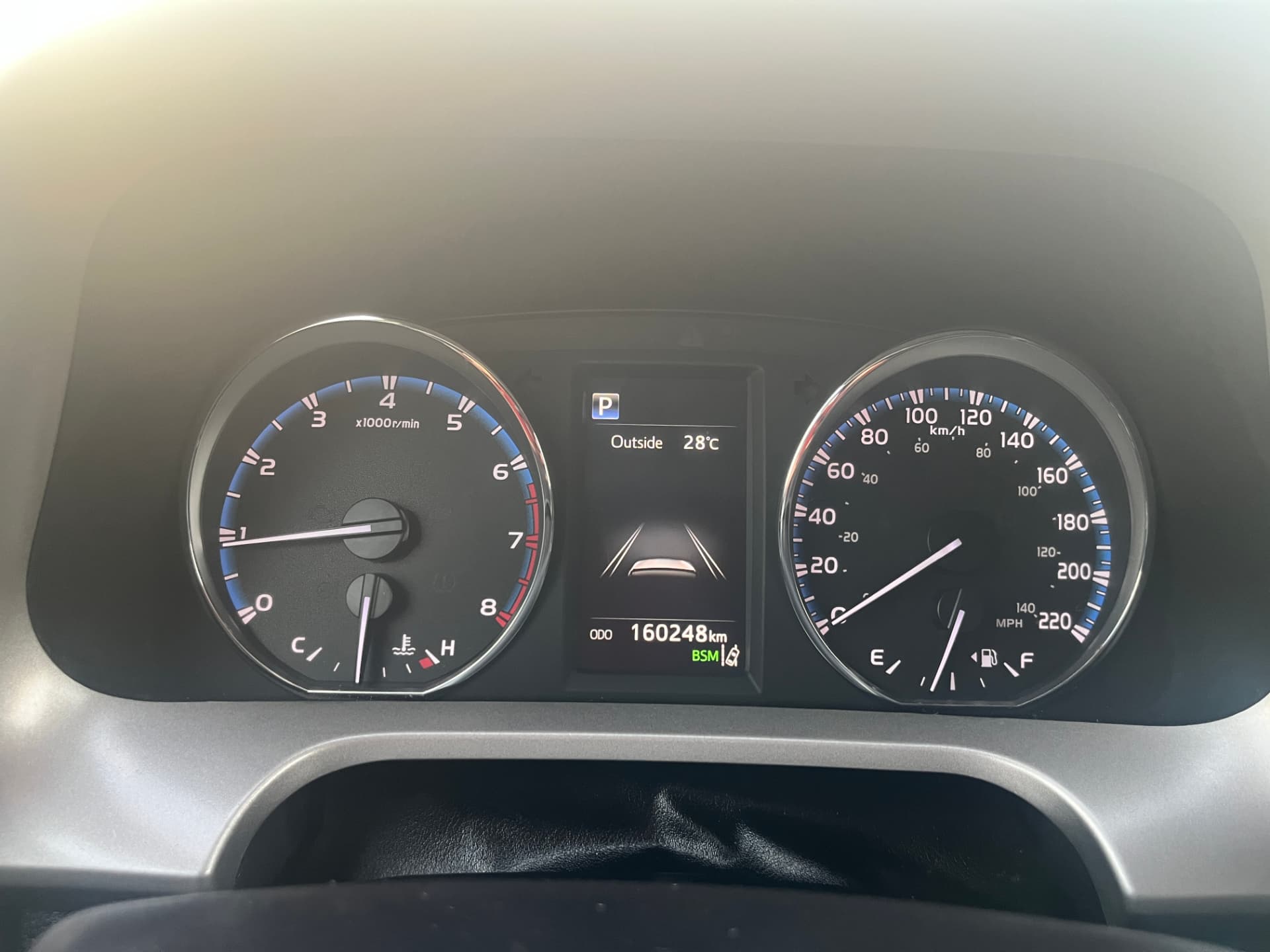 Used 2018 Toyota RAV4 XLE AWD in Gray for sale at B&P Auto Sales in Toronto & GTA — photo 9 of 25