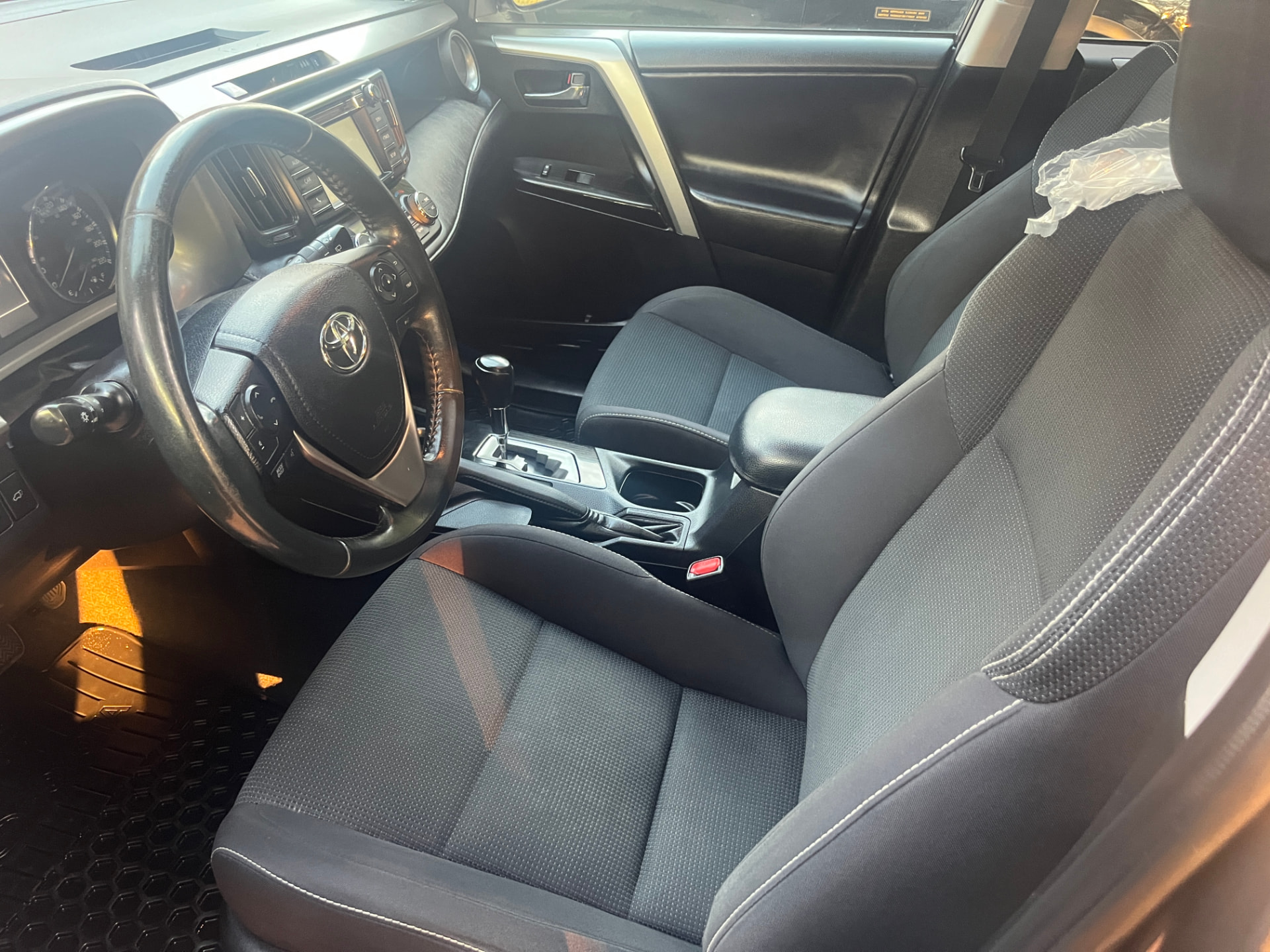 Used 2018 Toyota RAV4 XLE AWD in Gray for sale at B&P Auto Sales in Toronto & GTA — photo 19 of 25