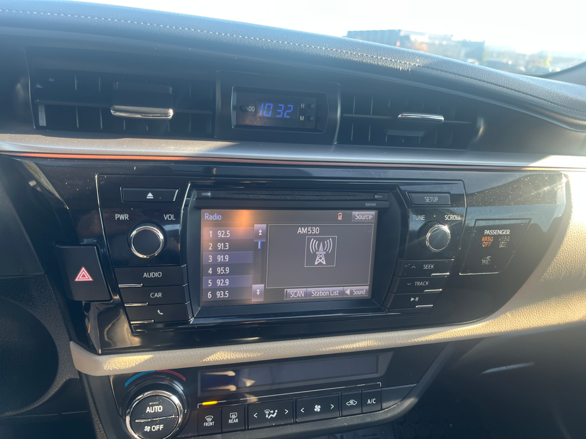 Used 2014 Toyota Corolla LE ECO in Brown for sale at B&P Auto Sales in Toronto & GTA — photo 14 of 23