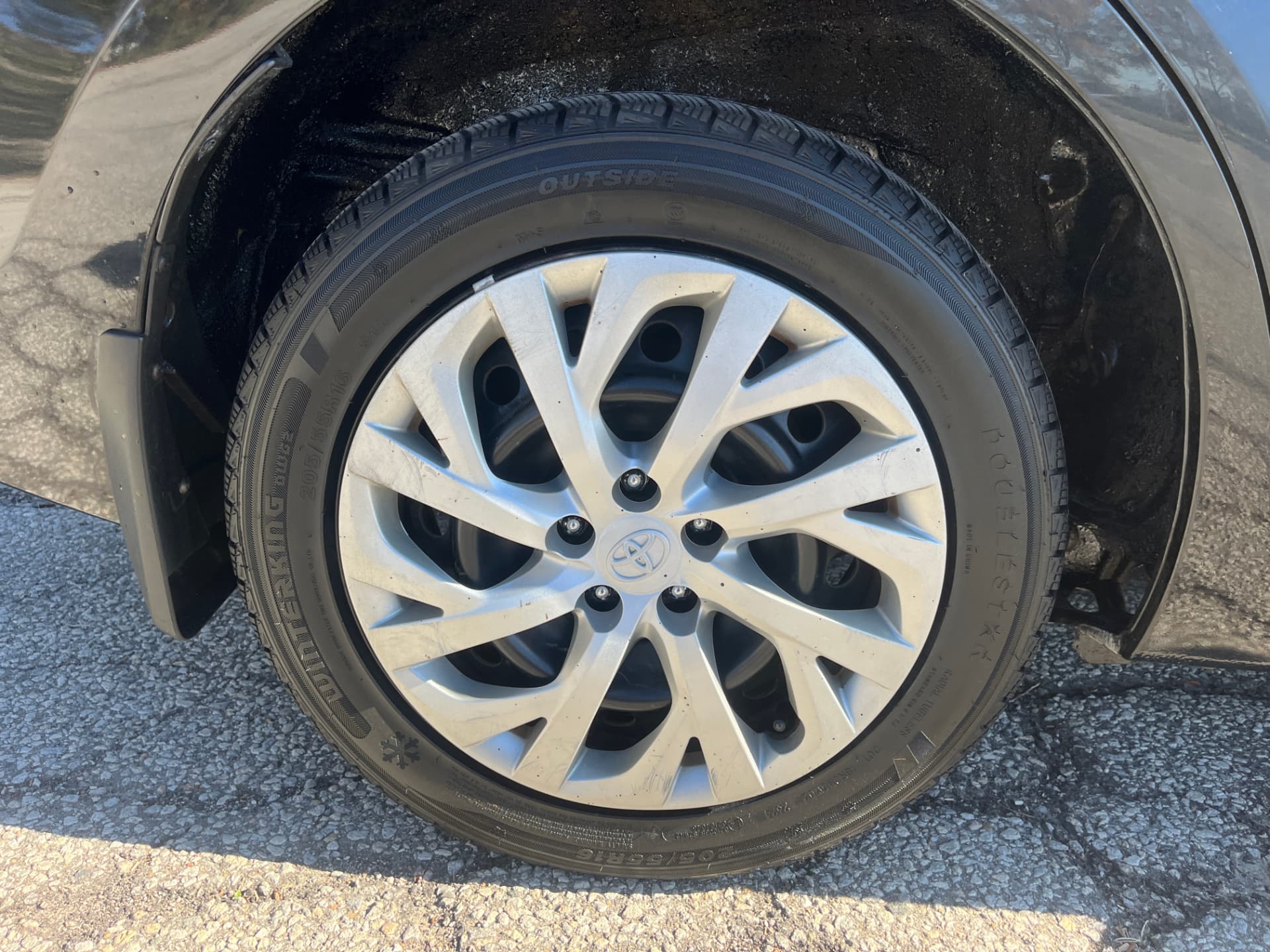 Used 2018 Toyota Corolla LE in Black for sale at B&P Auto Sales in Toronto & GTA — photo 7 of 24