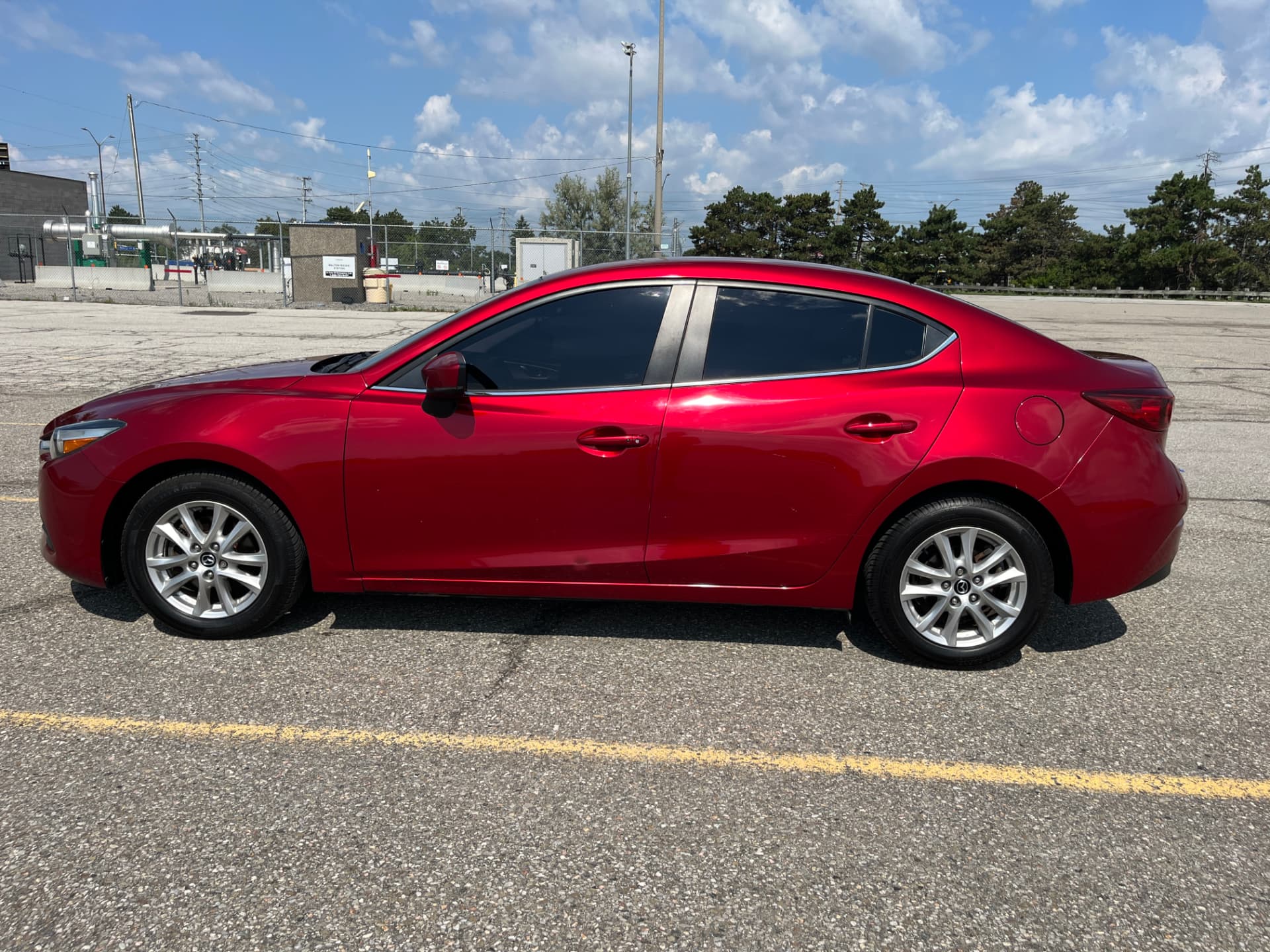 Used 2018 Mazda Mazda 3 SE in Red for sale at B&P Auto Sales in Toronto & GTA — photo 4 of 24