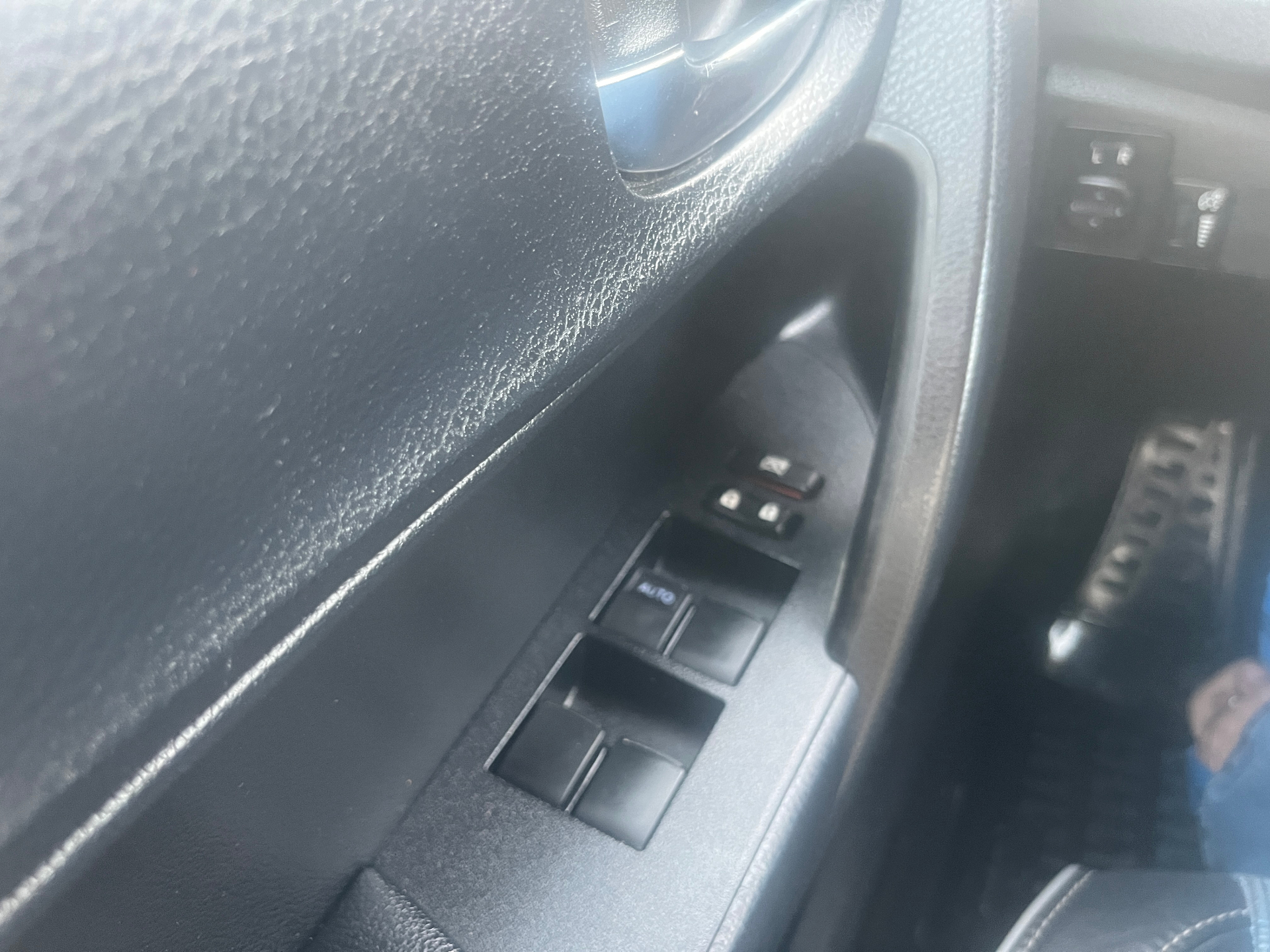 Used 2015 Toyota Corolla Sport in Blue for sale at B&P Auto Sales in Toronto & GTA — photo 23 of 25