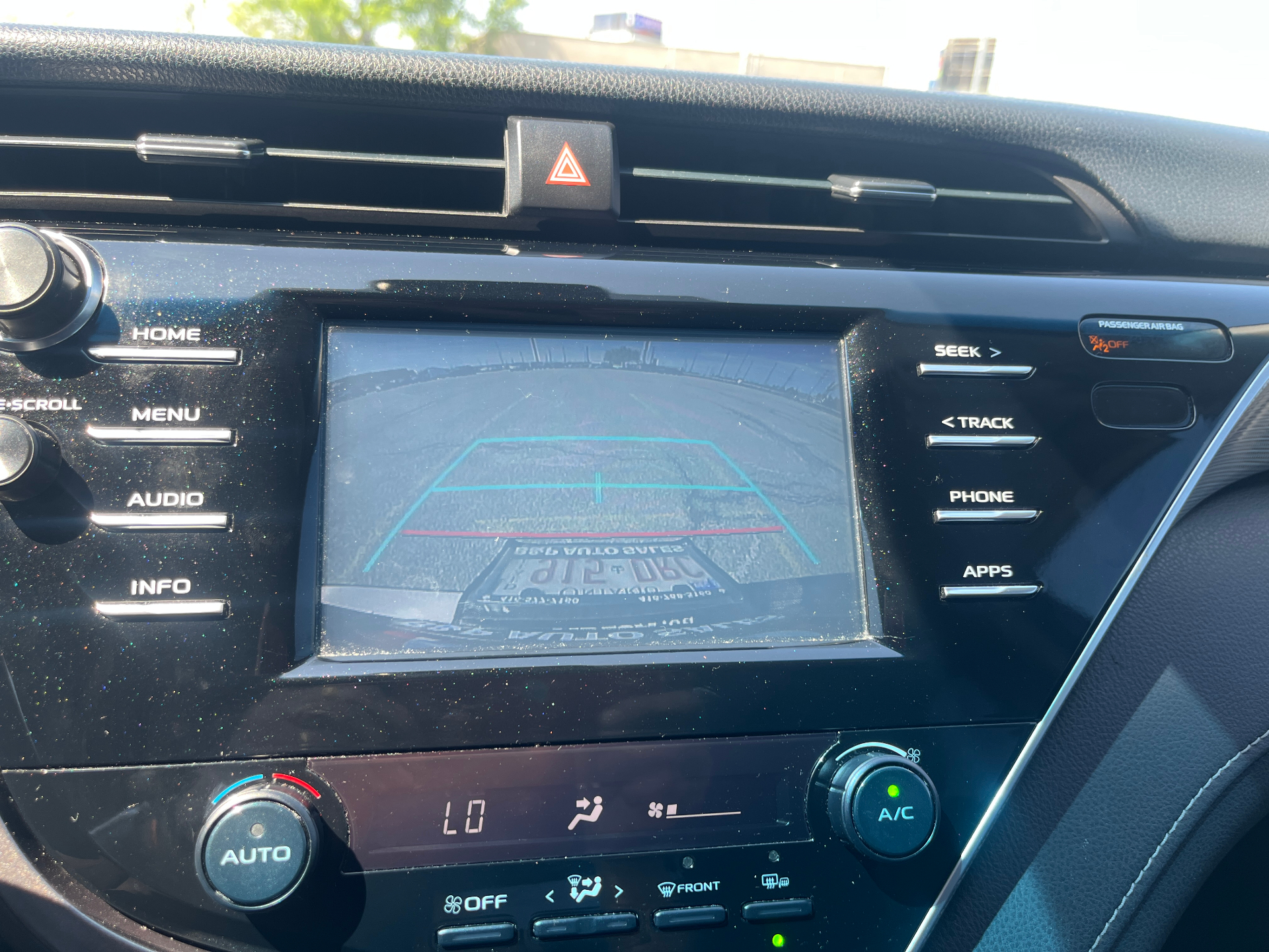 Used 2018 Toyota Camry SE in Gray for sale at B&P Auto Sales in Toronto & GTA — photo 18 of 24