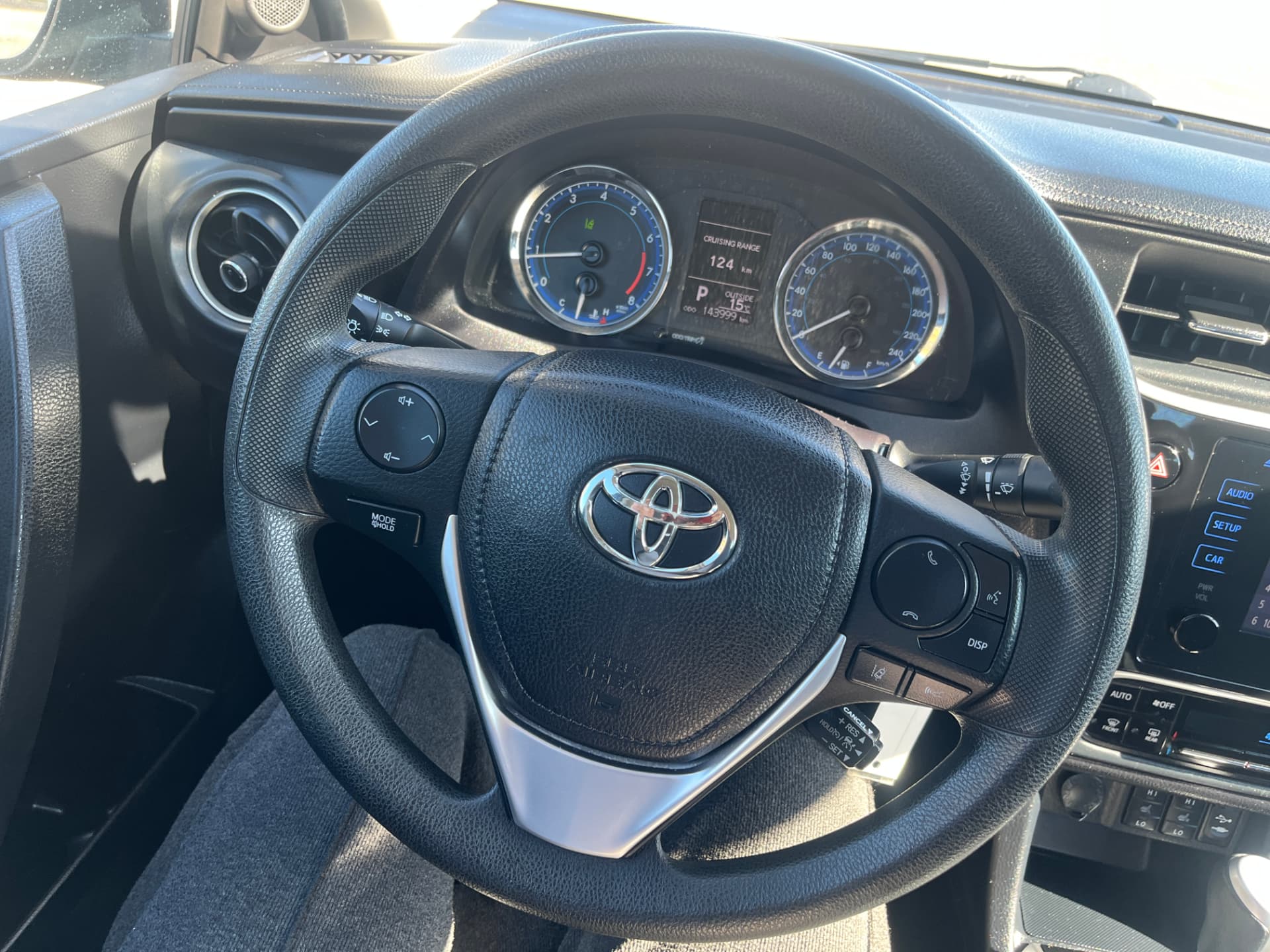 Used 2018 Toyota Corolla LE in Black for sale at B&P Auto Sales in Toronto & GTA — photo 10 of 24