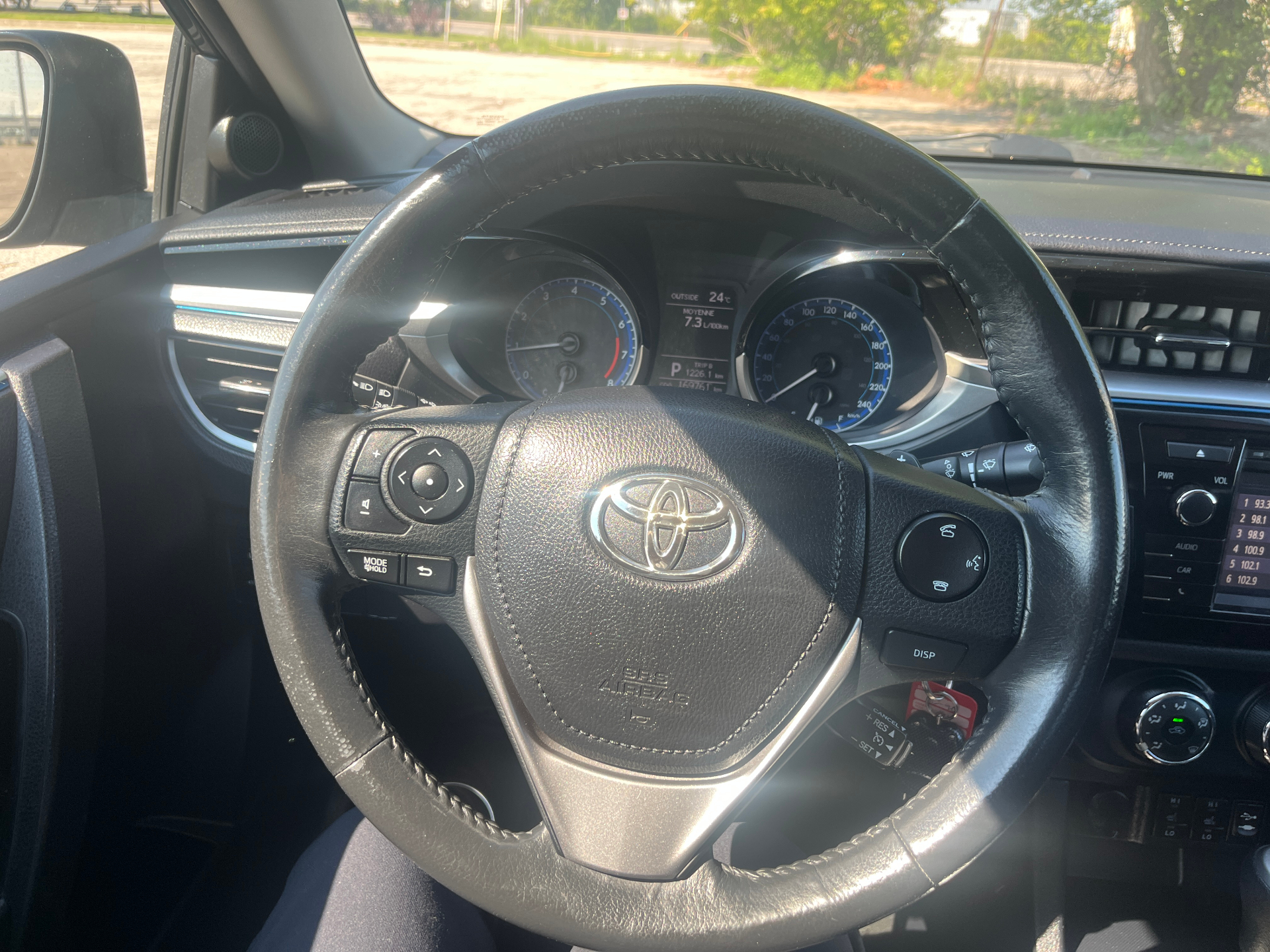 Used 2014 Toyota Corolla Sport in Gray for sale at B&P Auto Sales in Toronto & GTA — photo 12 of 21