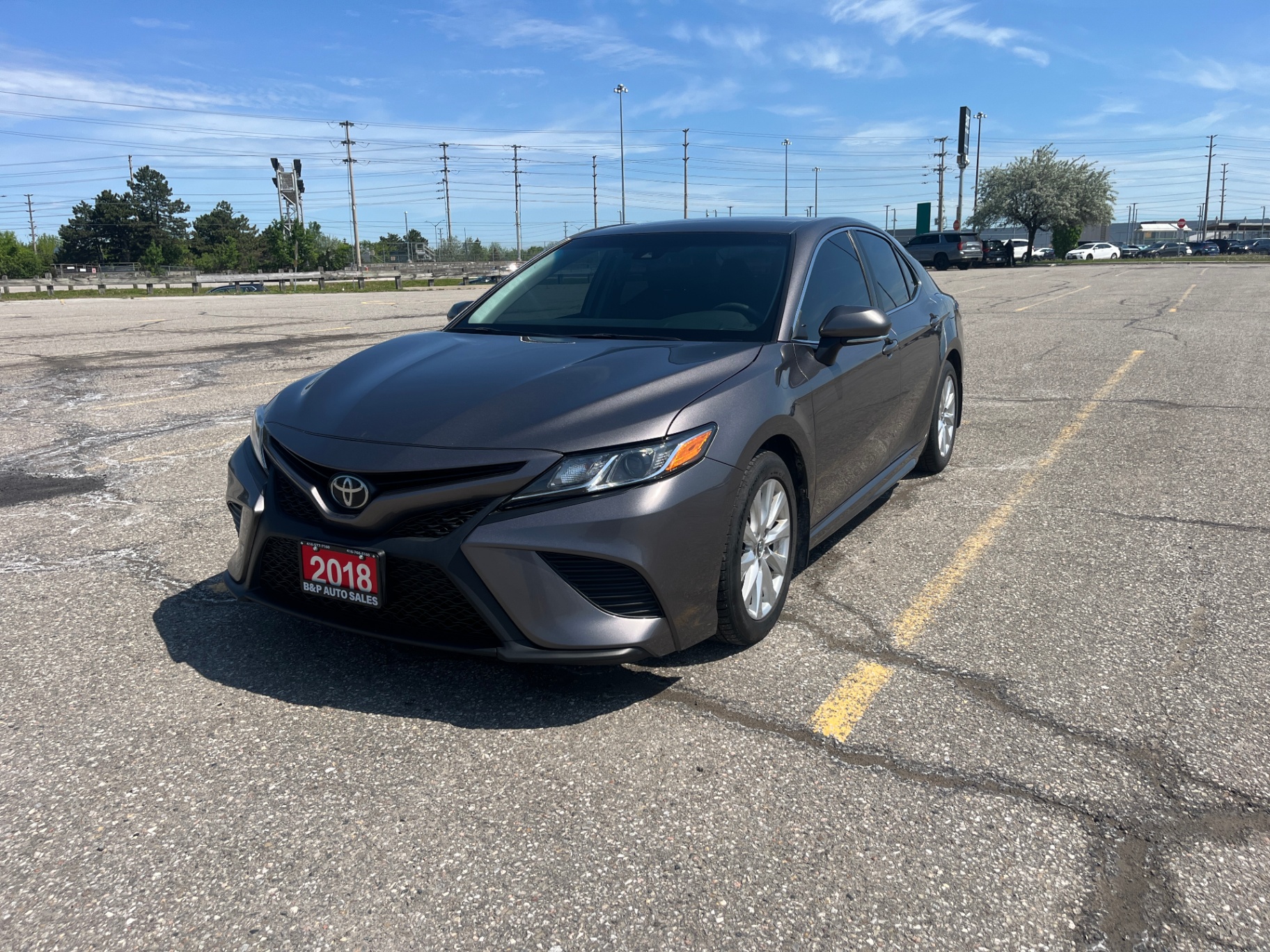 Used 2018 Toyota Camry SE in Gray for sale at B&P Auto Sales in Toronto & GTA — photo 2 of 24