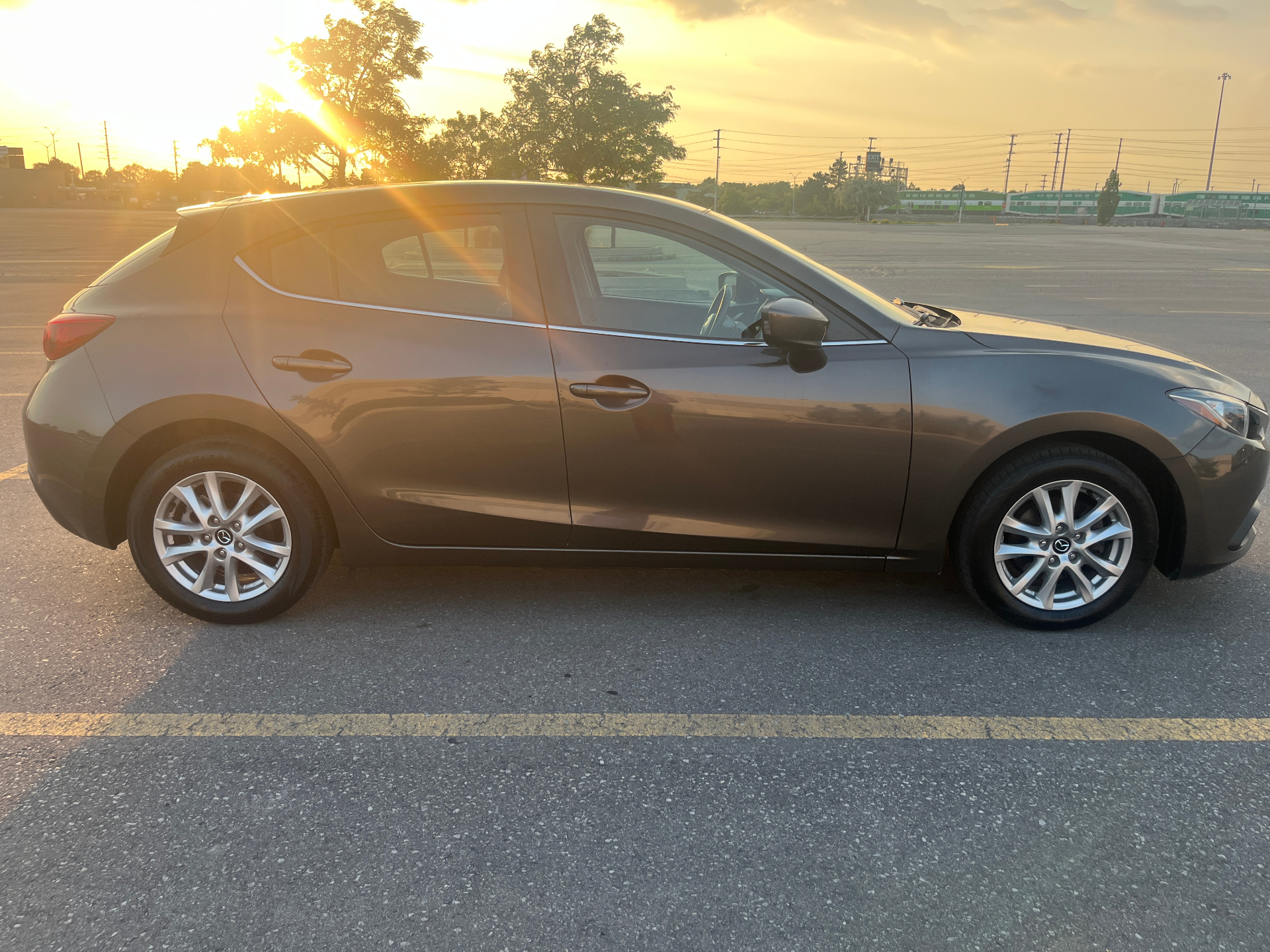 Used 2015 Mazda 3 GS-SKY HB SPORT in Brown for sale at B&P Auto Sales in Toronto & GTA — photo 22 of 25