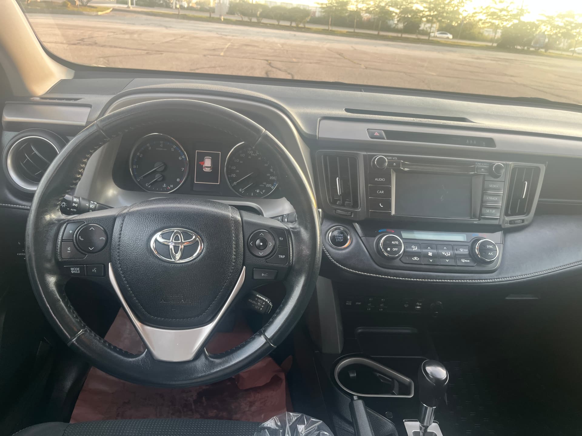 Used 2018 Toyota RAV4 XLE AWD in Gray for sale at B&P Auto Sales in Toronto & GTA — photo 8 of 25