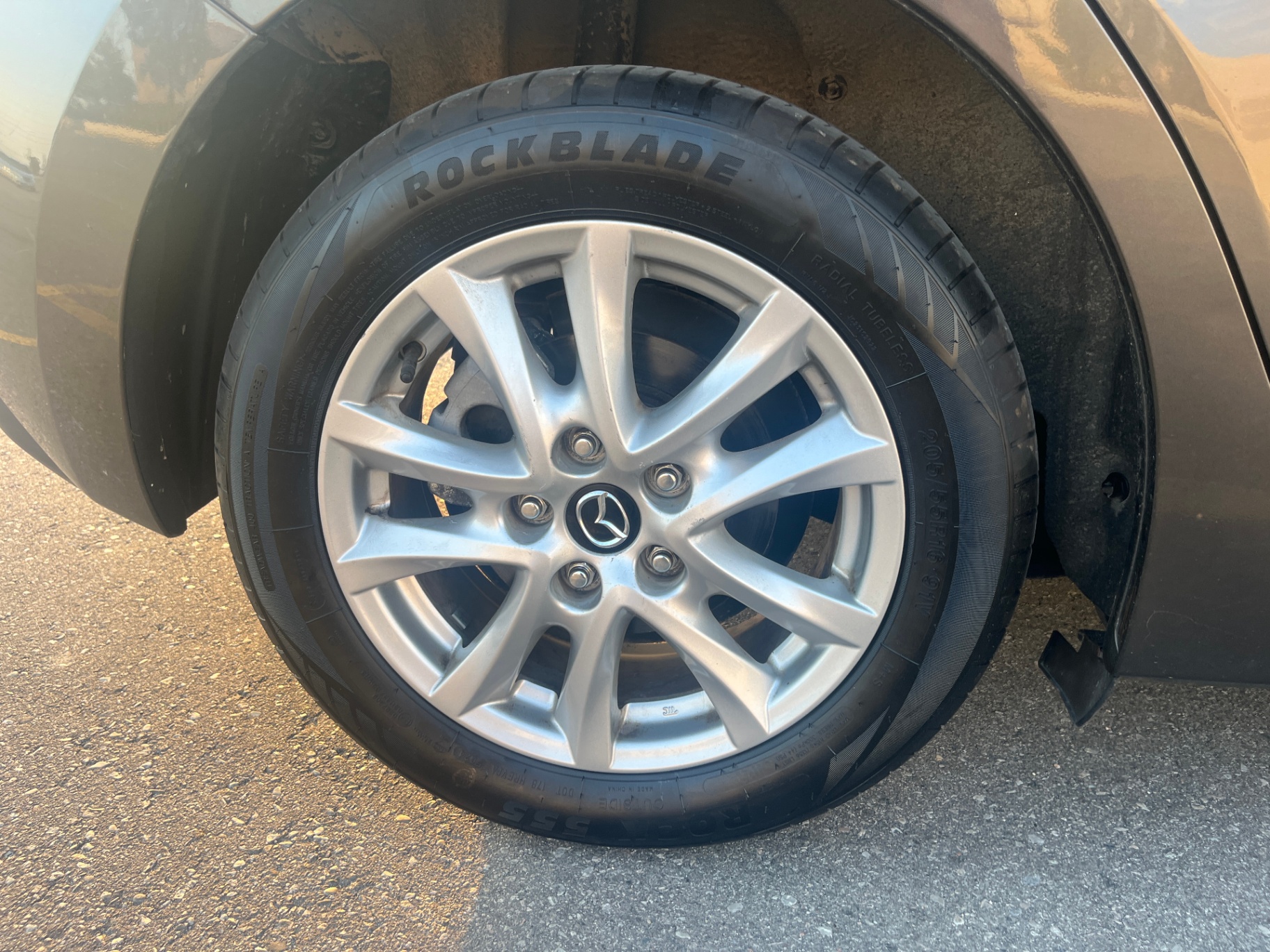 Used 2015 Mazda 3 GS-SKY HB SPORT in Brown for sale at B&P Auto Sales in Toronto & GTA — photo 7 of 25