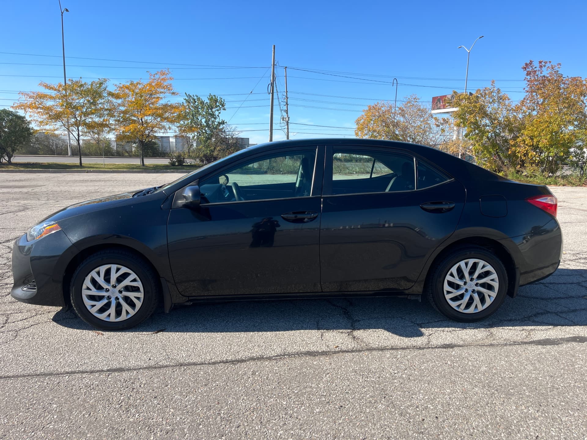 Used 2018 Toyota Corolla LE in Black for sale at B&P Auto Sales in Toronto & GTA — photo 4 of 24