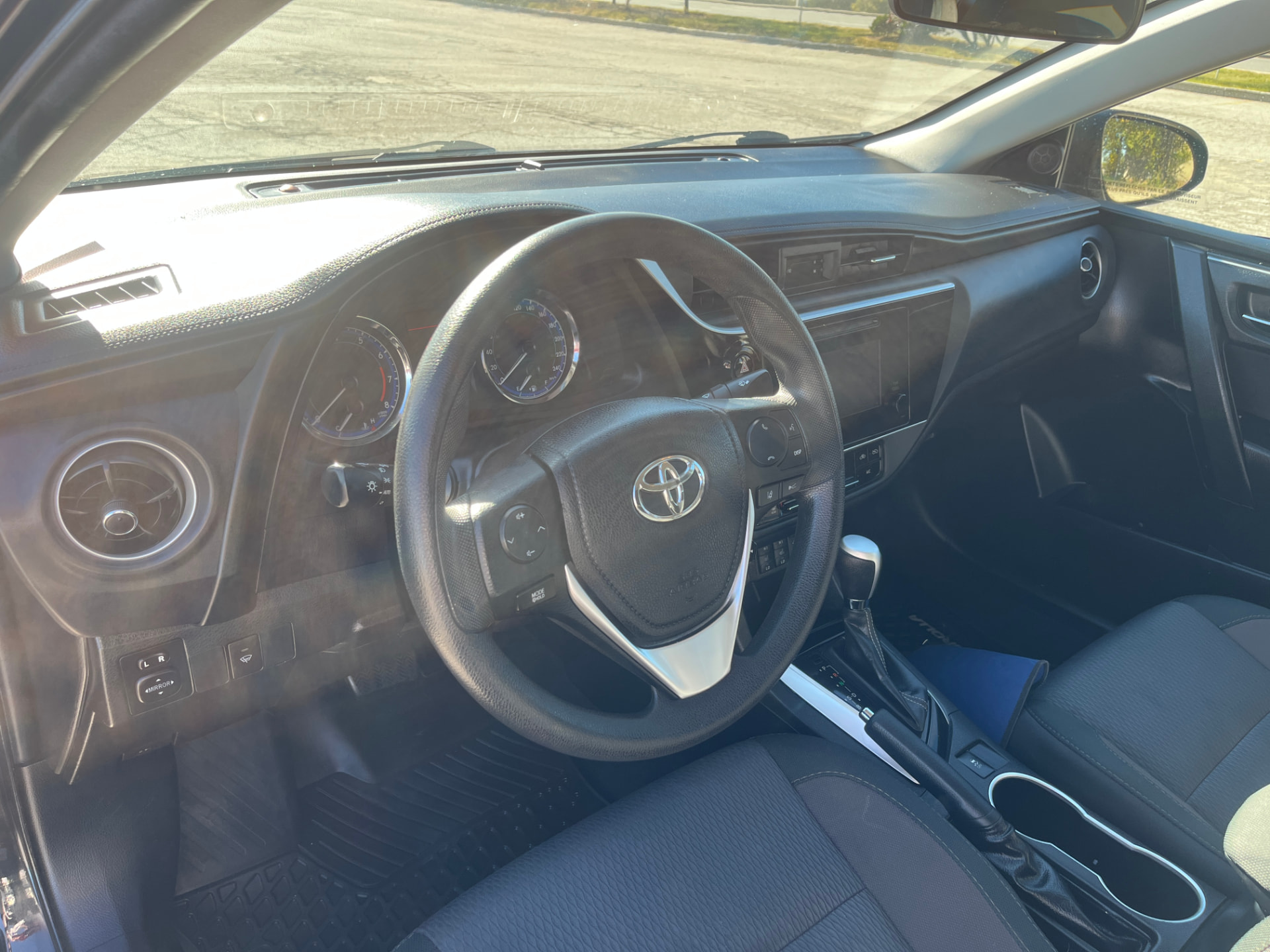 Used 2018 Toyota Corolla LE in Black for sale at B&P Auto Sales in Toronto & GTA — photo 13 of 24