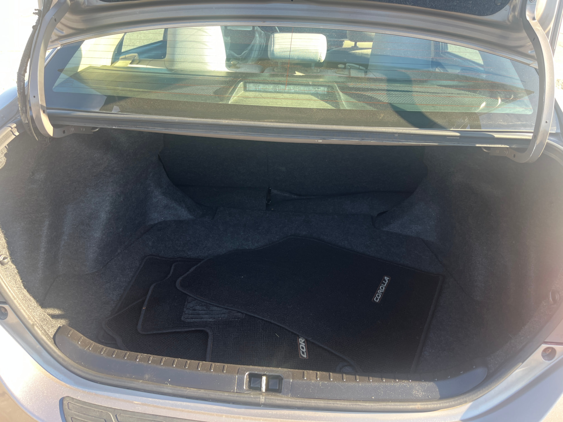 Used 2014 Toyota Corolla LE ECO in Brown for sale at B&P Auto Sales in Toronto & GTA — photo 20 of 23