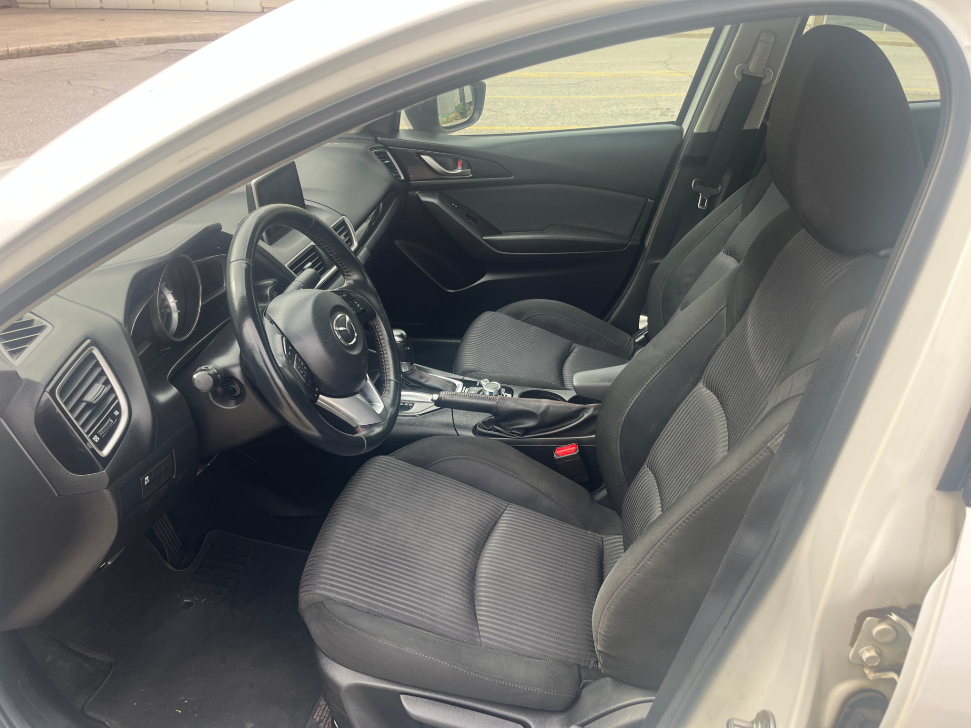 Used 2015 Mazda 3 GS-SKY in White for sale at B&P Auto Sales in Toronto & GTA — photo 20 of 26