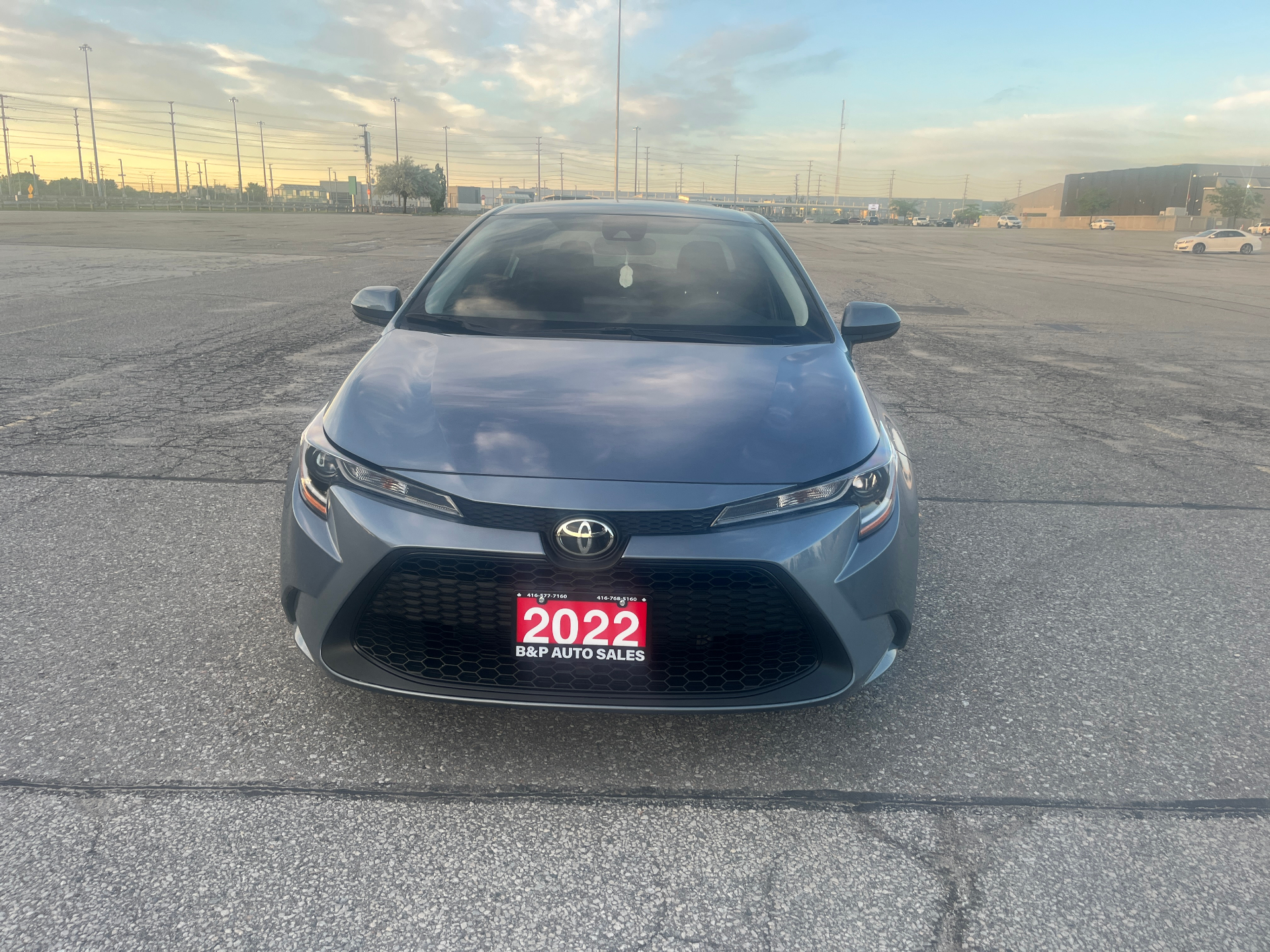 Used 2022 Toyota Corolla LE in Gray for sale at B&P Auto Sales in Toronto & GTA — photo 3 of 23