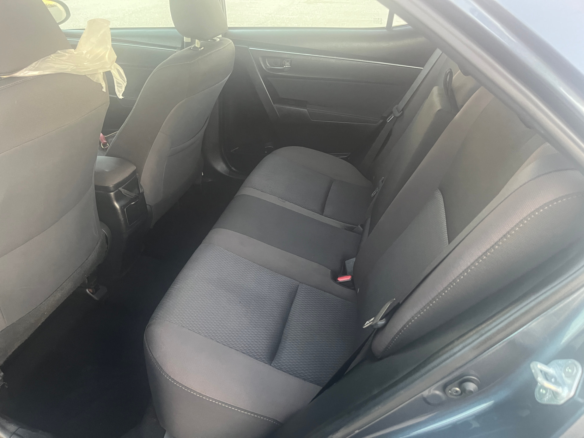 Used 2017 Toyota Corolla LE in Gray for sale at B&P Auto Sales in Toronto & GTA — photo 18 of 23