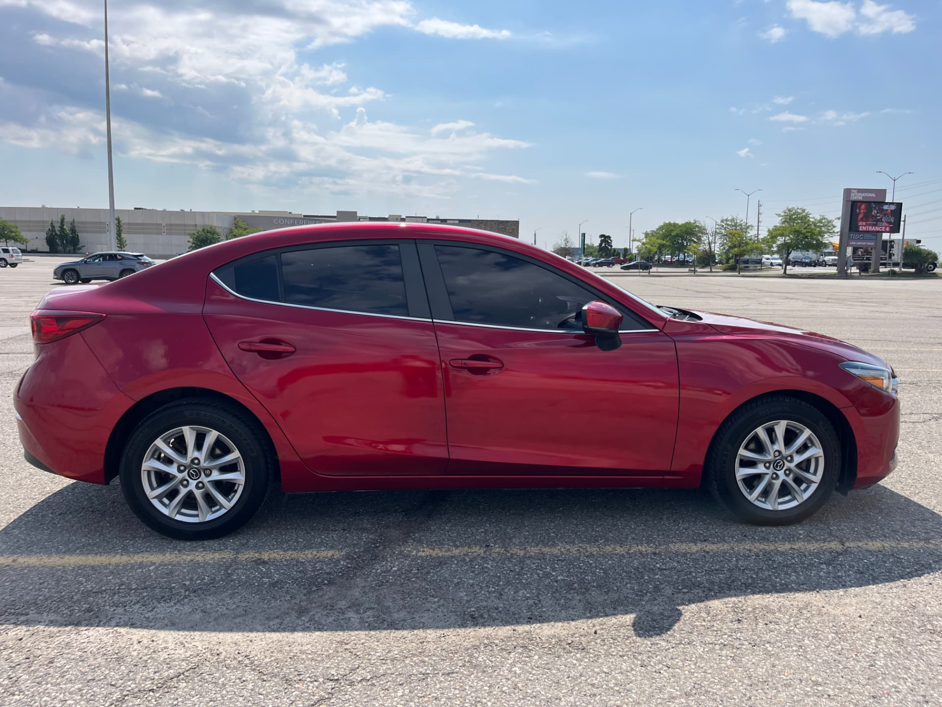 Used 2018 Mazda Mazda 3 SE in Red for sale at B&P Auto Sales in Toronto & GTA — photo 6 of 24