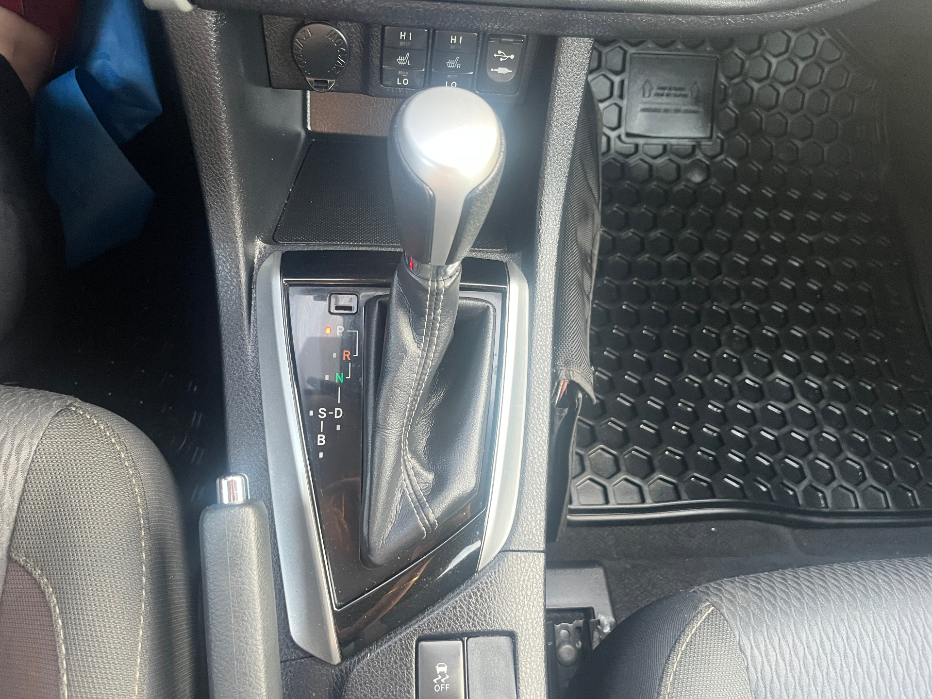 Used 2017 Toyota Corolla LE in Black for sale at B&P Auto Sales in Toronto & GTA — photo 16 of 24