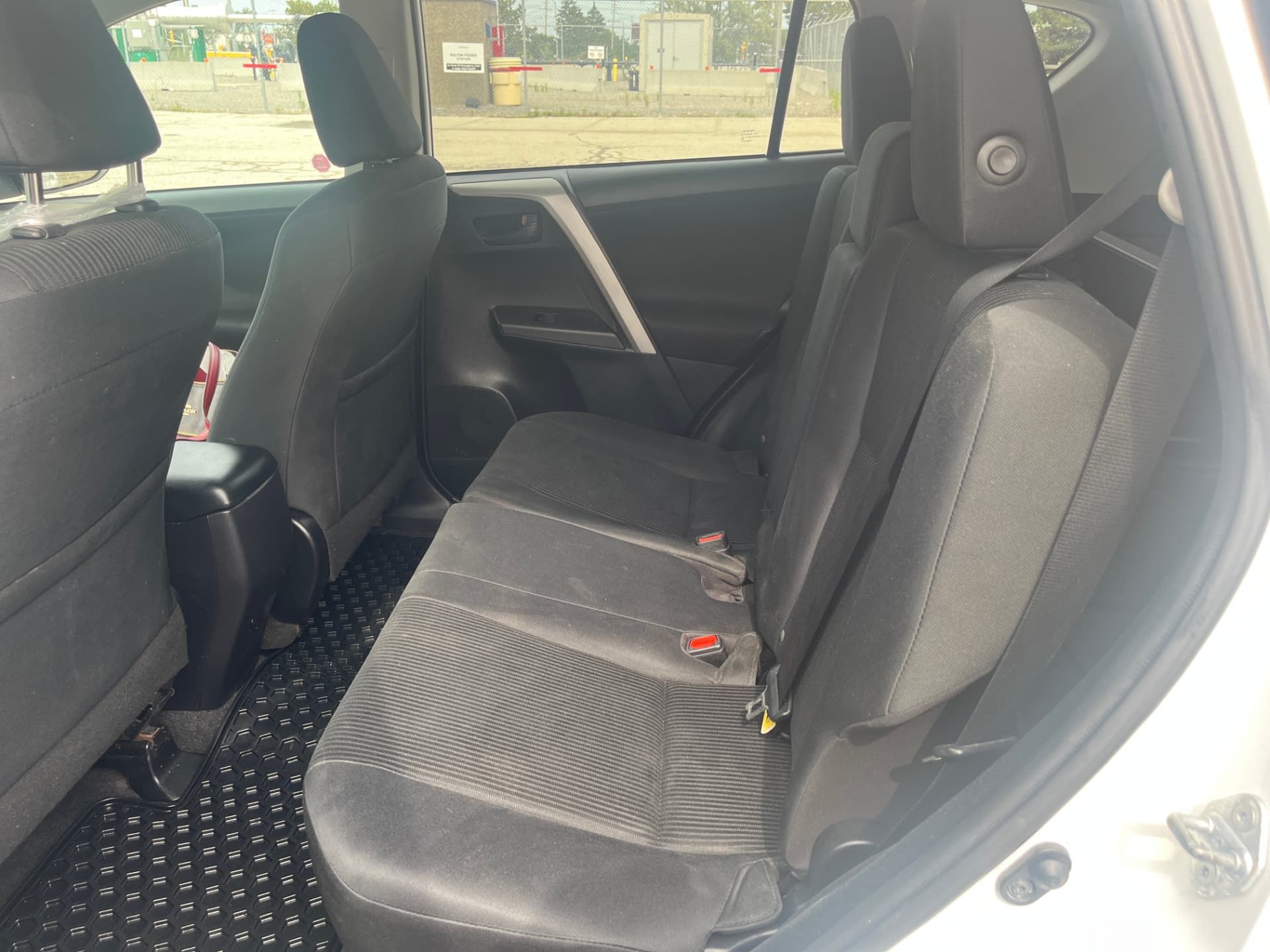 Used 2016 Toyota RAV4 LE in White for sale at B&P Auto Sales in Toronto & GTA — photo 18 of 24