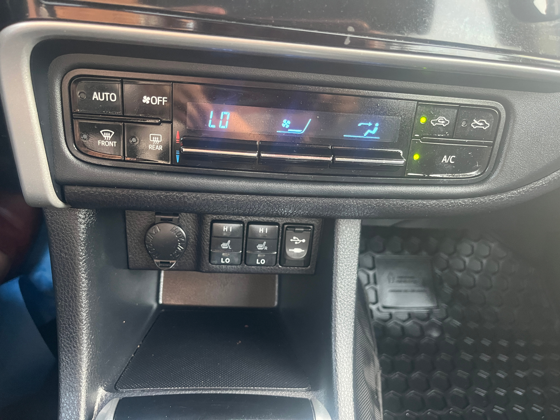 Used 2017 Toyota Corolla LE in Black for sale at B&P Auto Sales in Toronto & GTA — photo 15 of 24