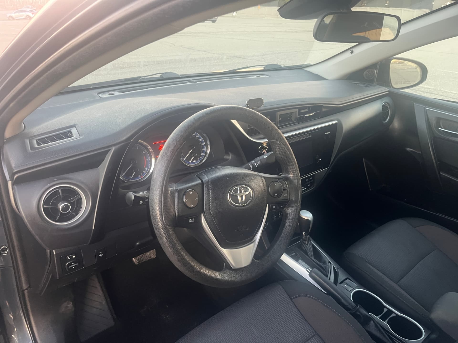 Used 2017 Toyota Corolla LE in Gray for sale at B&P Auto Sales in Toronto & GTA — photo 12 of 23